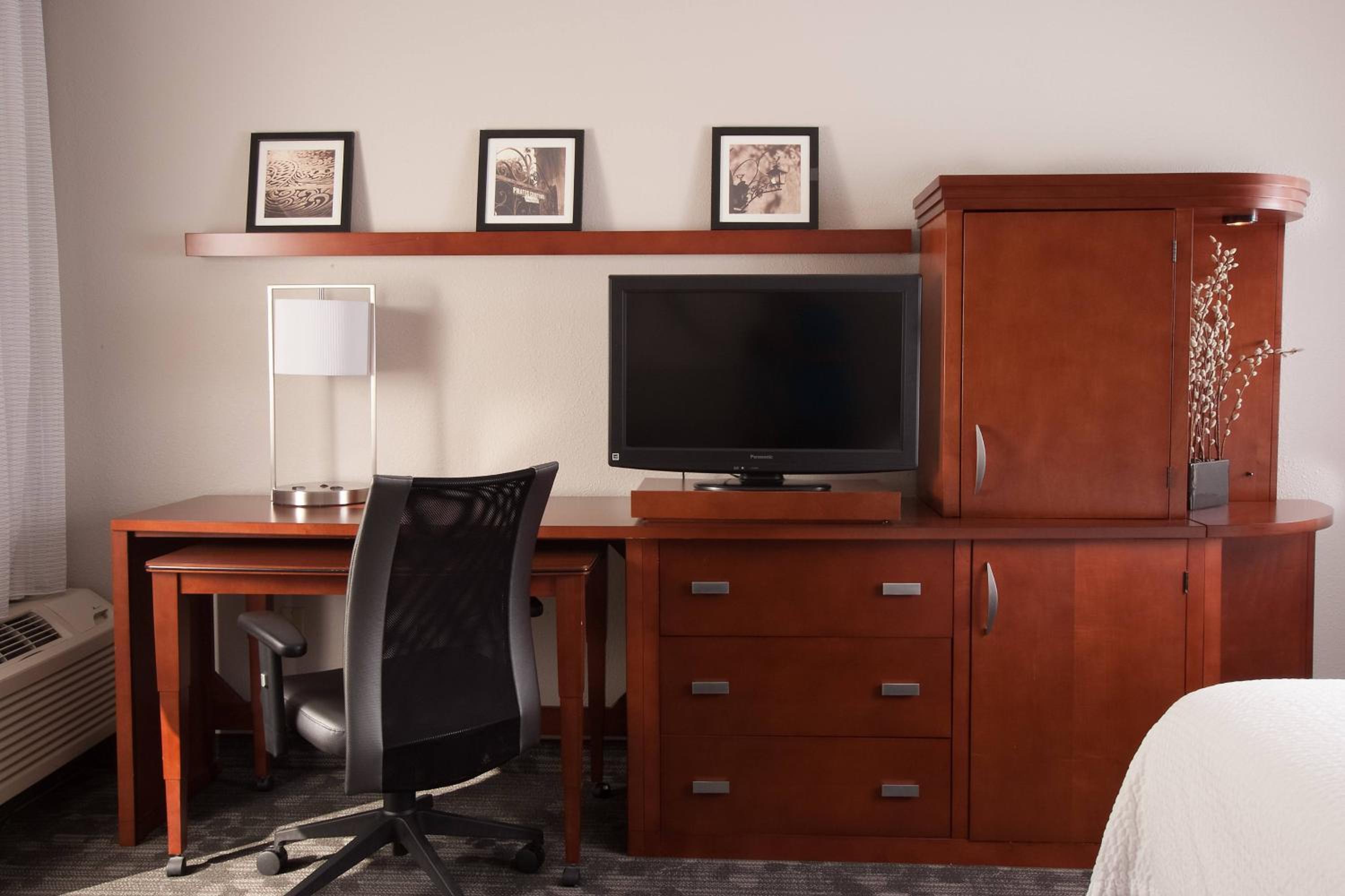 King Room with Water View and Roll-In Shower - Mobility Access/Hearing Accessible