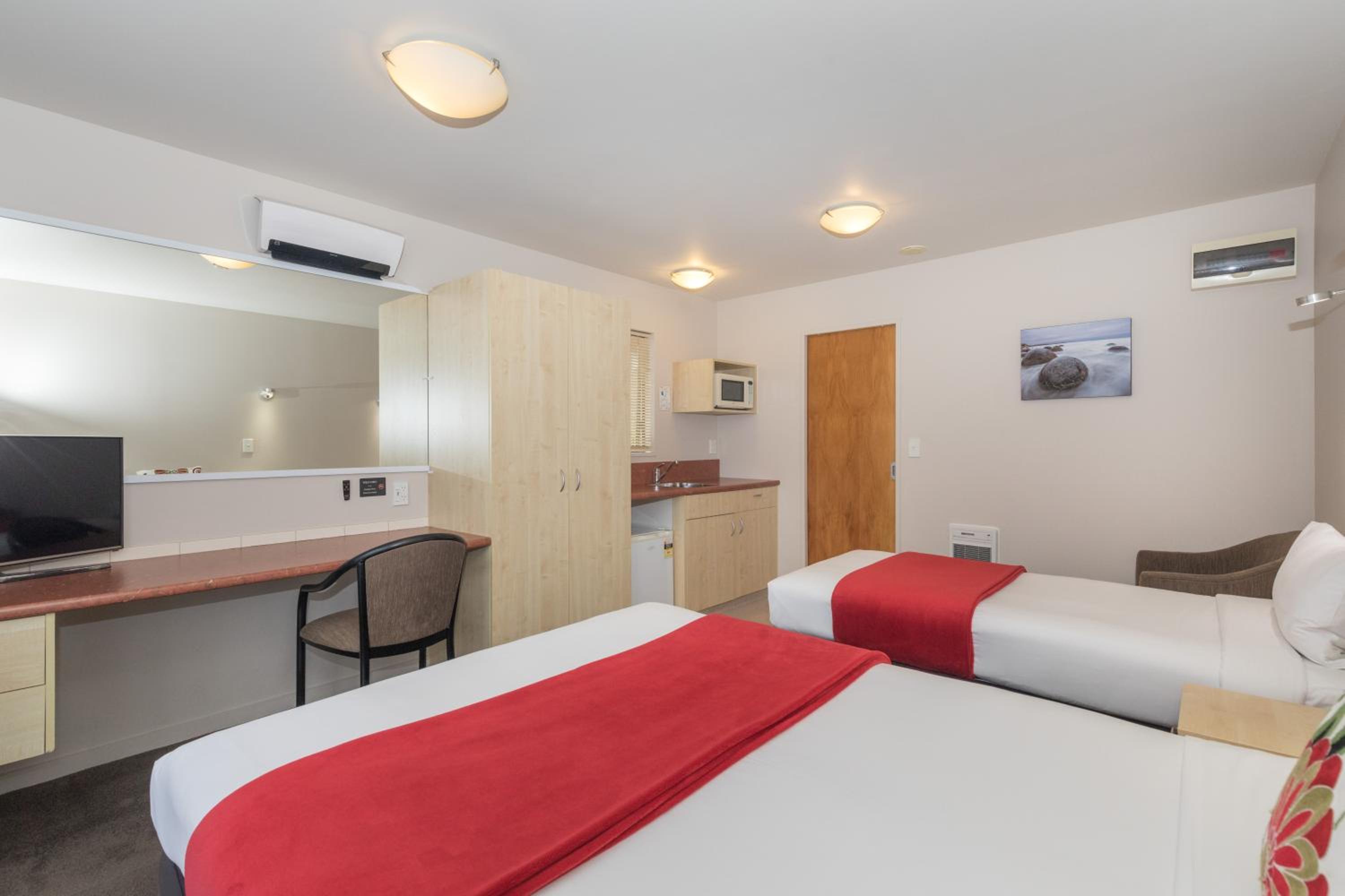 Superior Triple Room photo 3