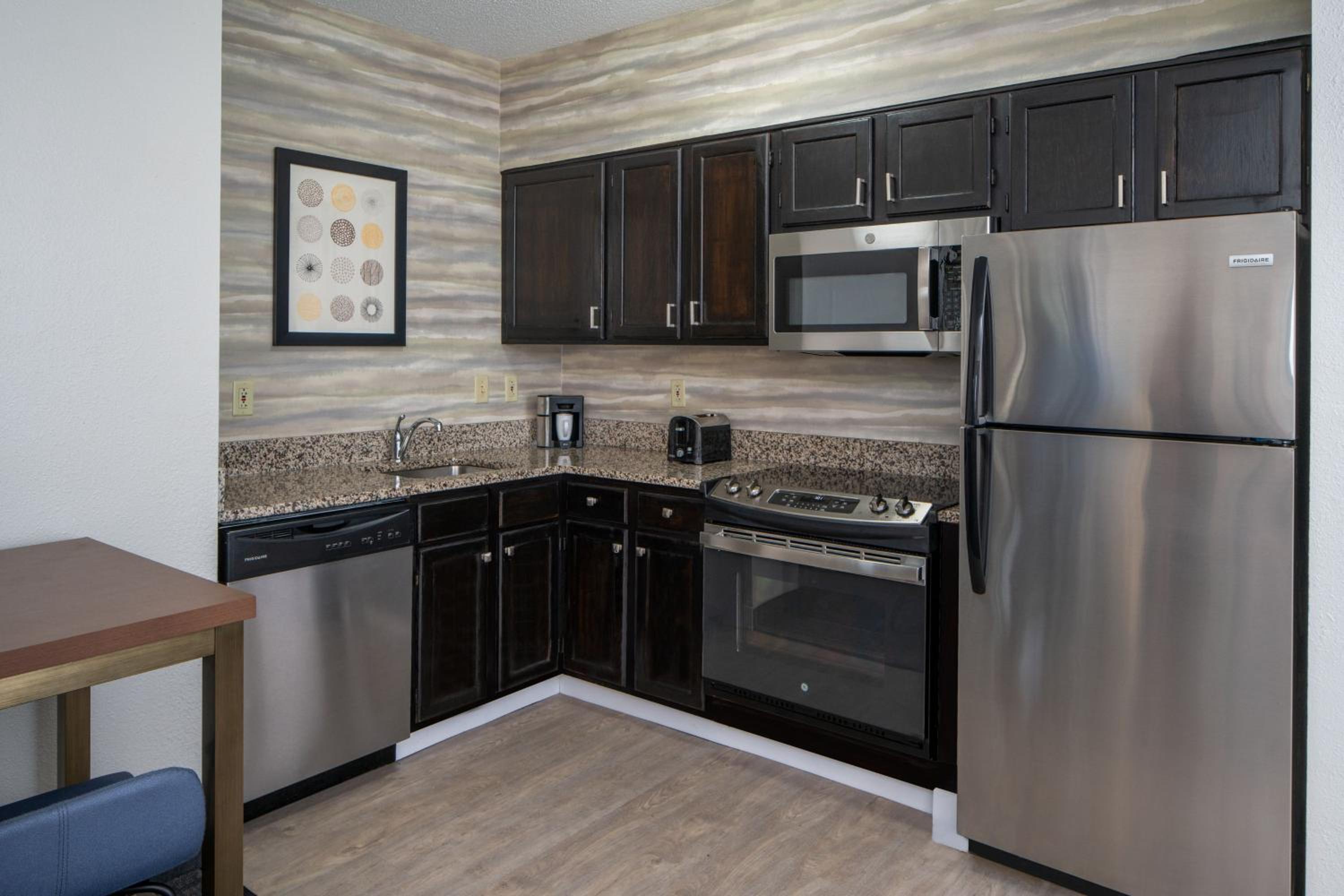 2 Bedroom Suite thumbnail 6