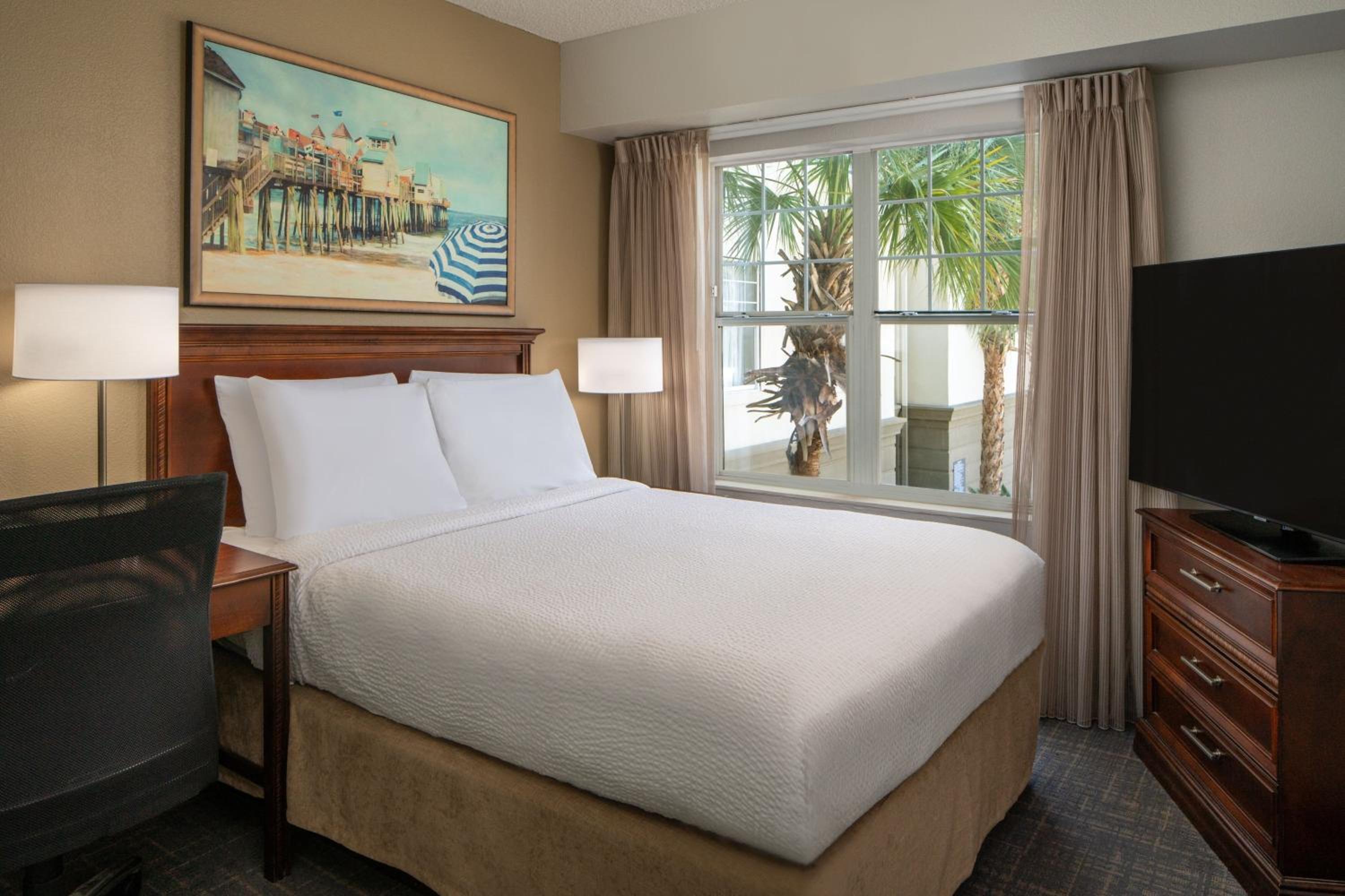 2 Bedroom Suite thumbnail 5
