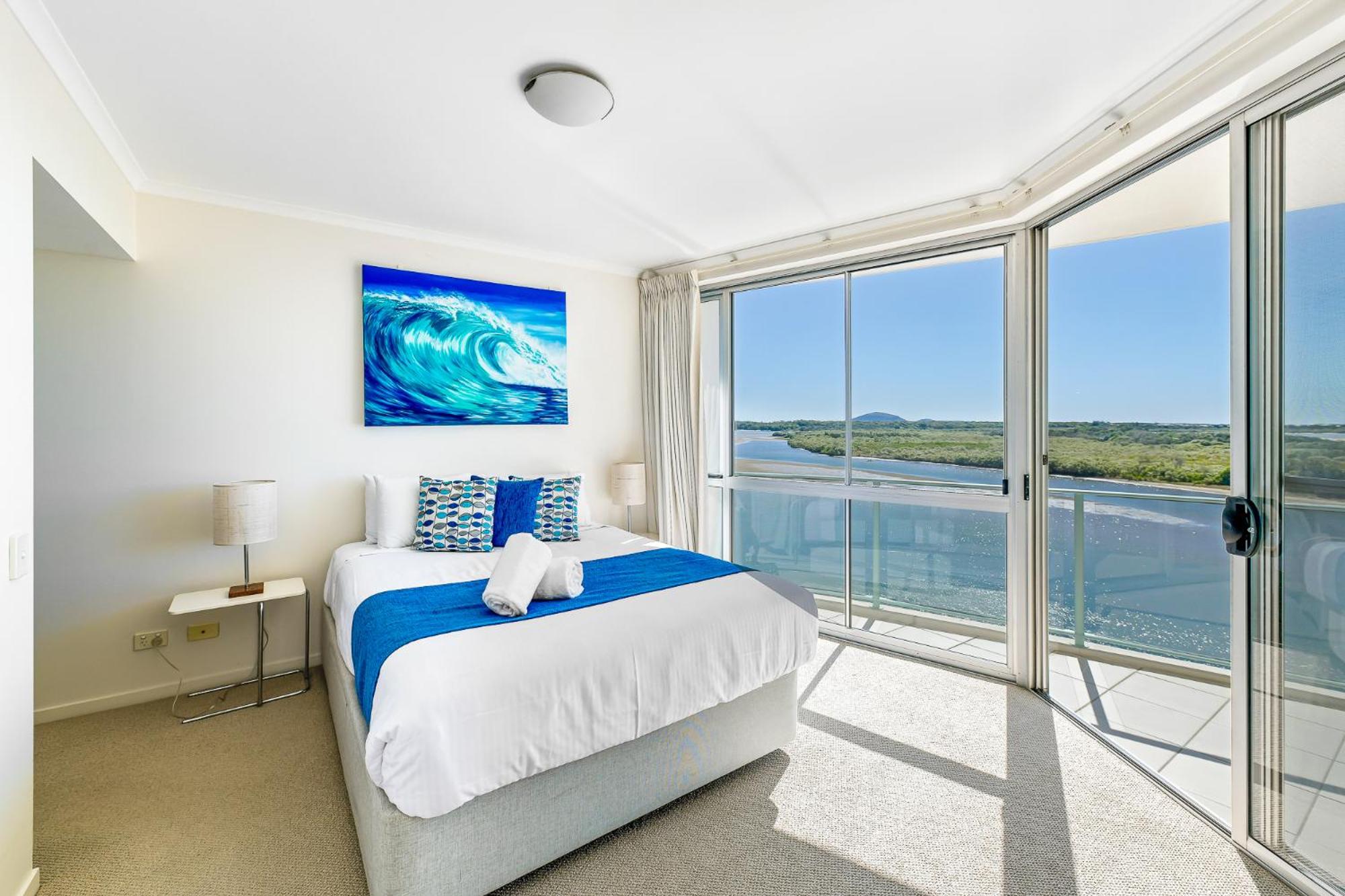 Two-Bedroom Apartment With Water View photo 2