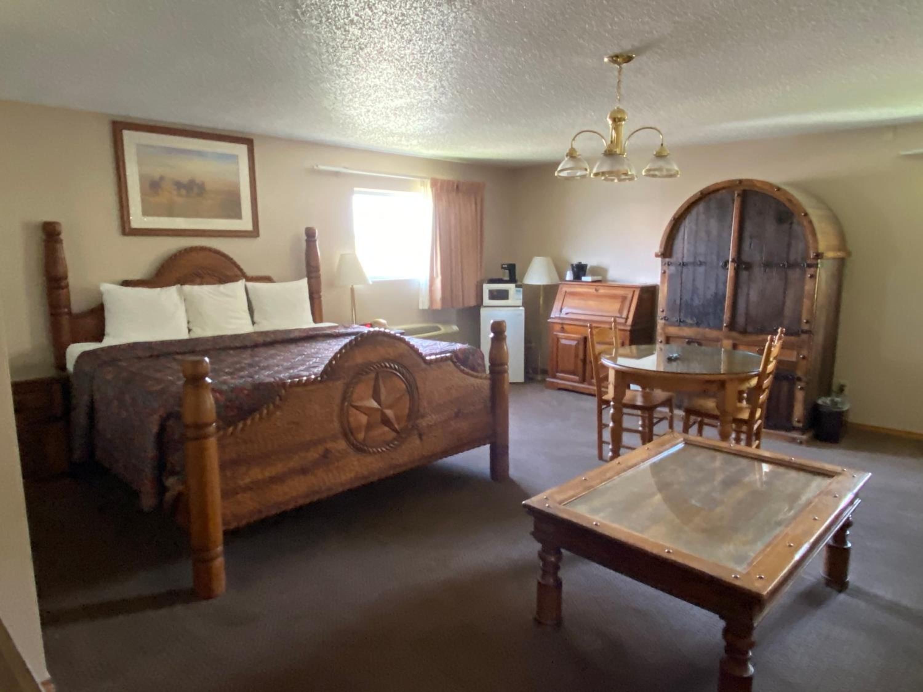 Deluxe King Suite photo 1