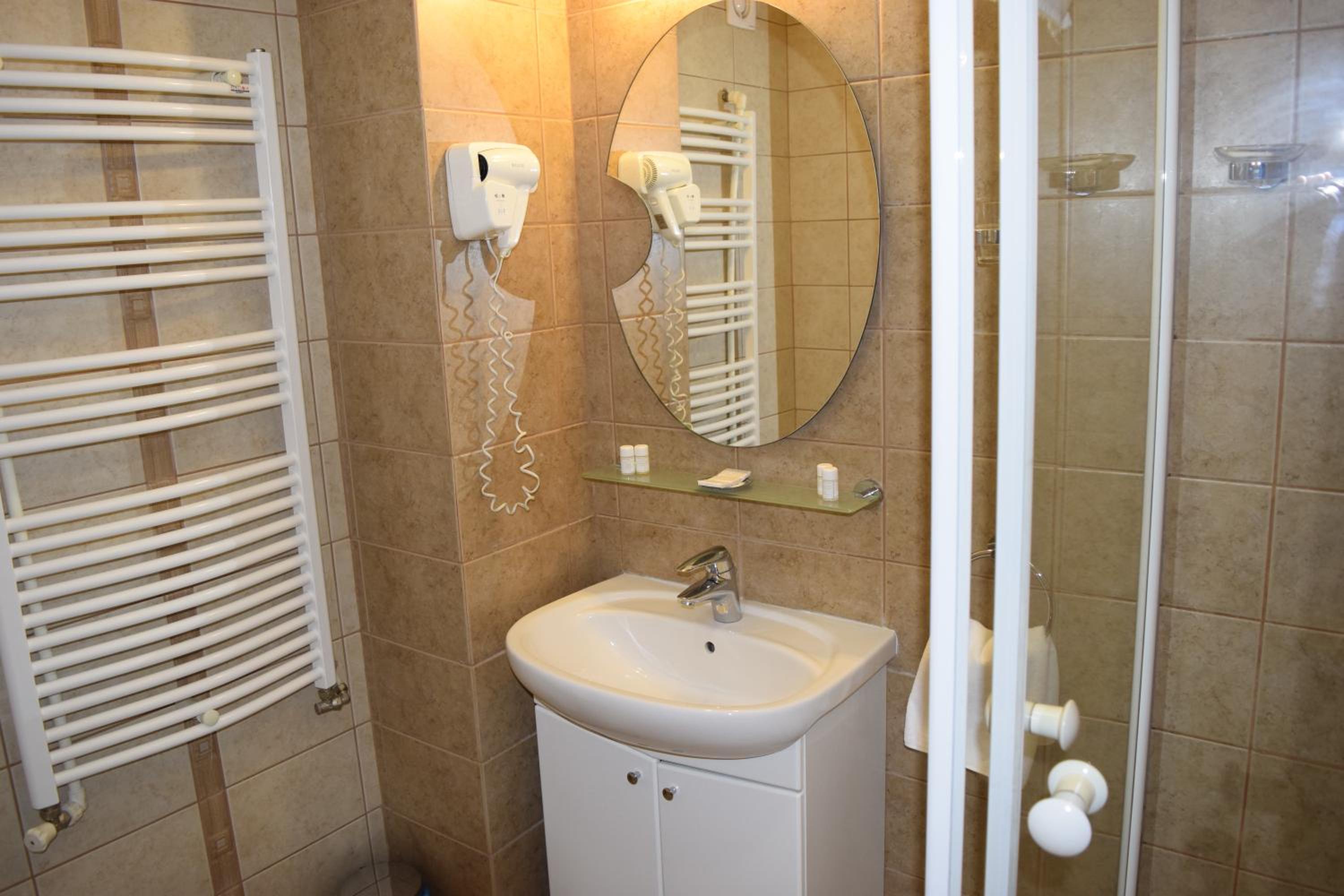 Standard Double Room - Photo 8