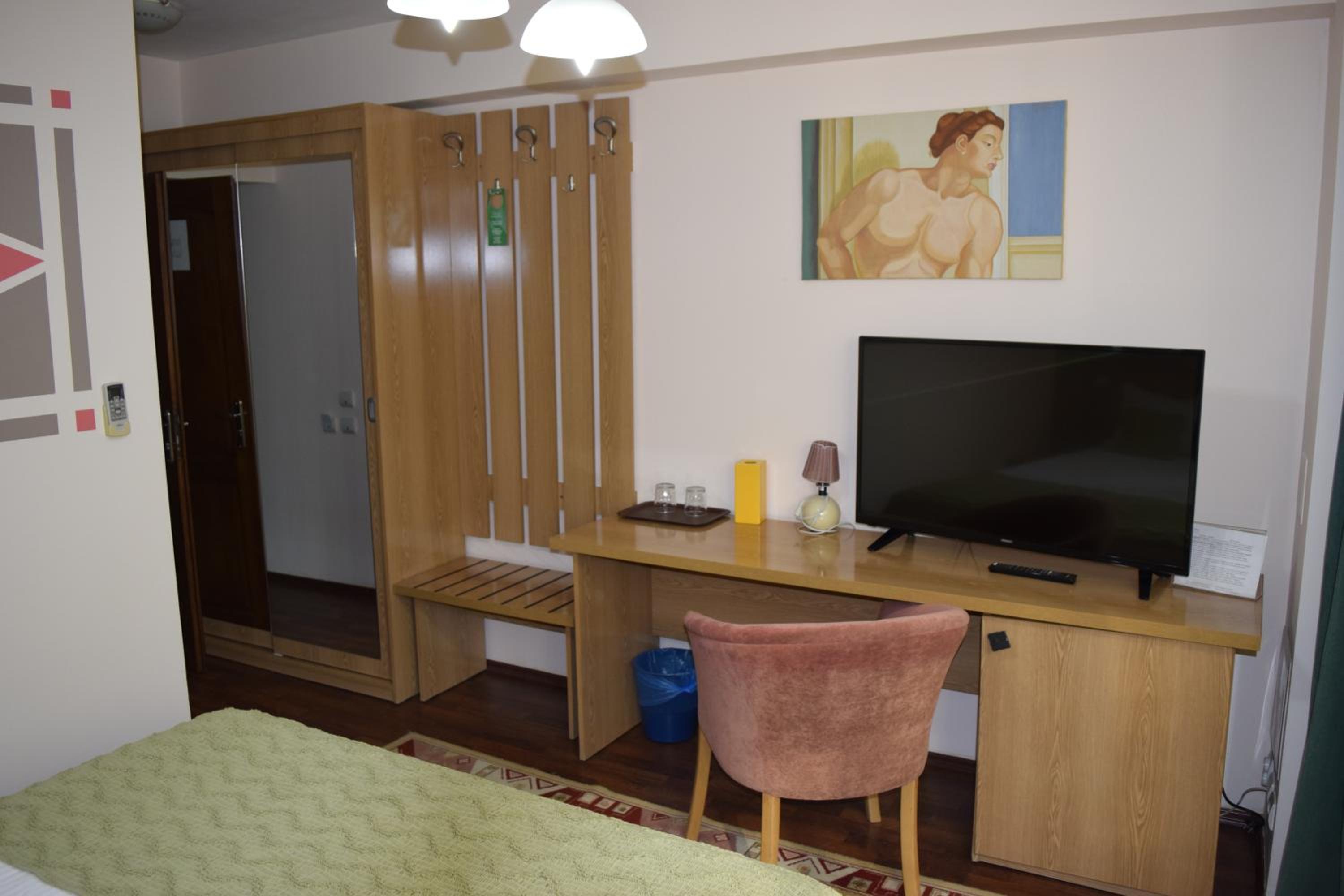 Standard Double Room - Photo 7