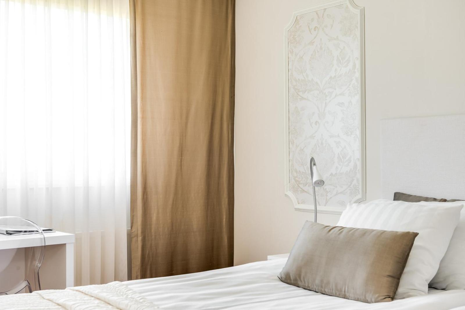 Deluxe Family Suite - Photo 6