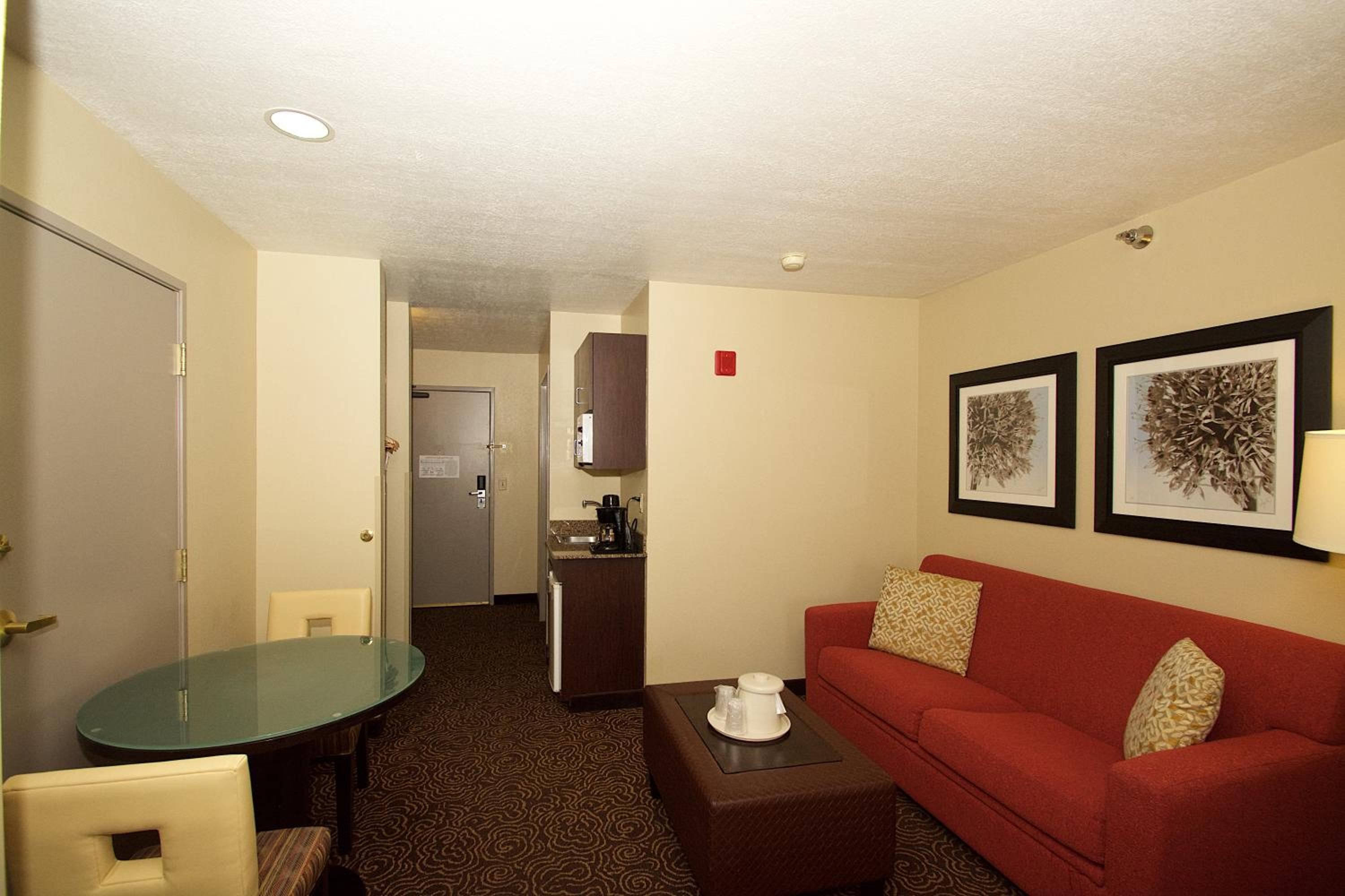Queen Suite with Two Queen Beds - Photo 1