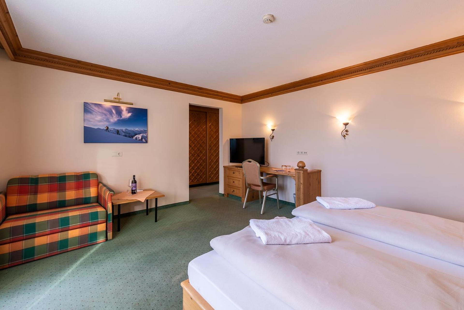 Large Double Room photo 2