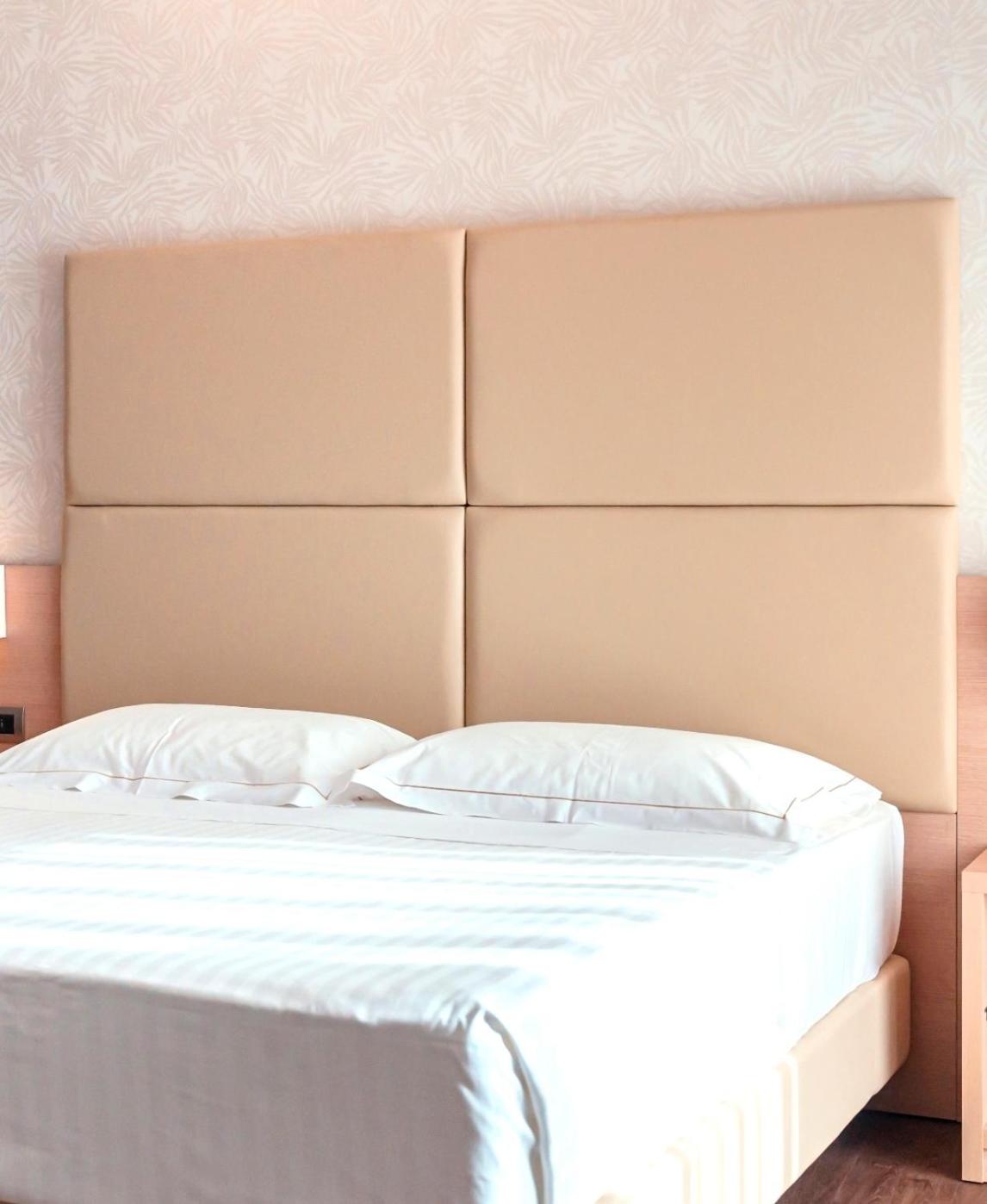 Deluxe Double Room with Side Sea View