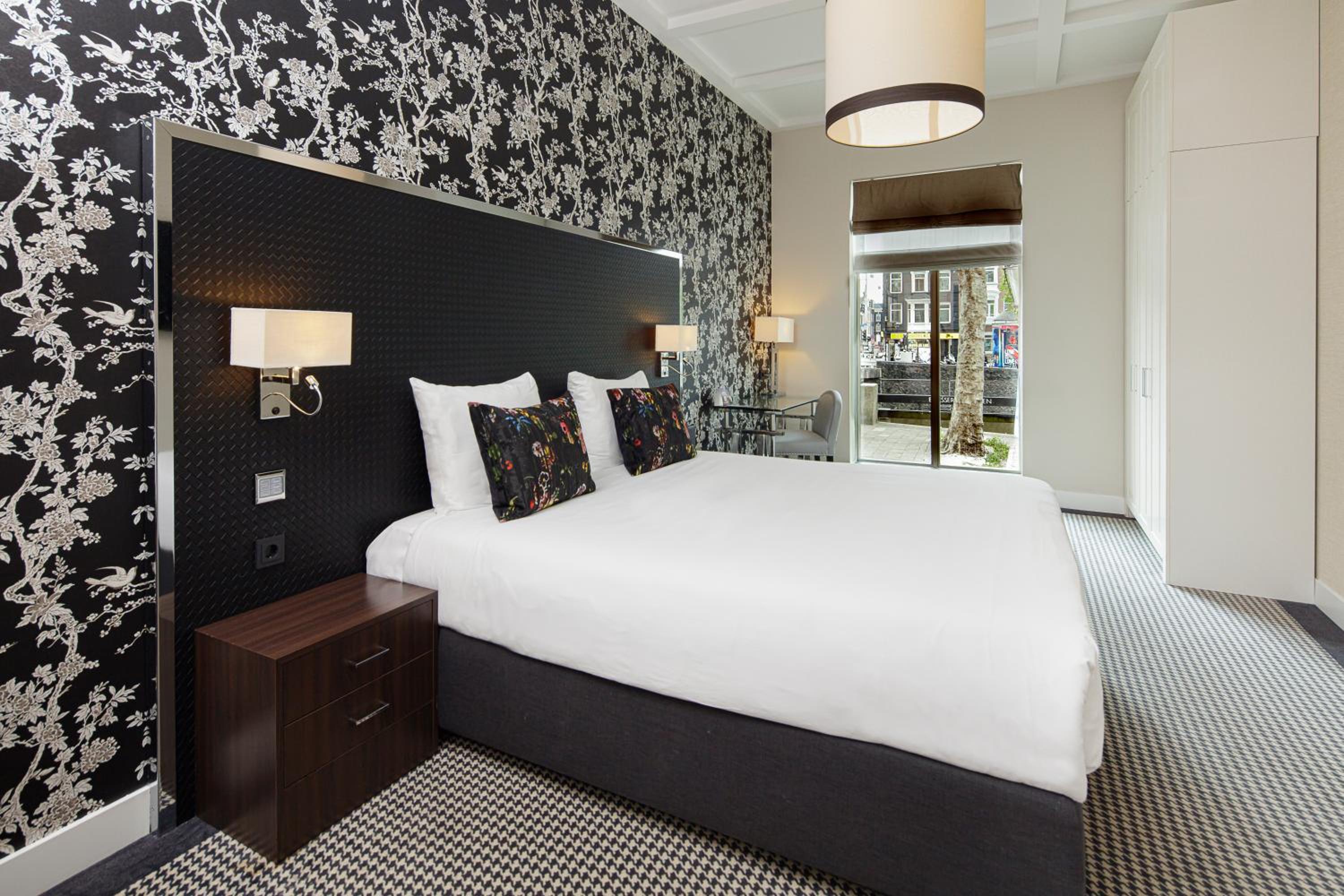 Deluxe Double Room with Canal View photo 3
