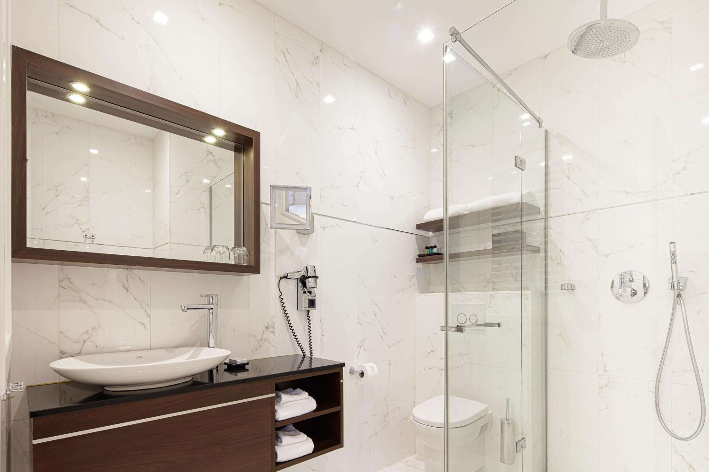 Deluxe Double Room with City View photo 3