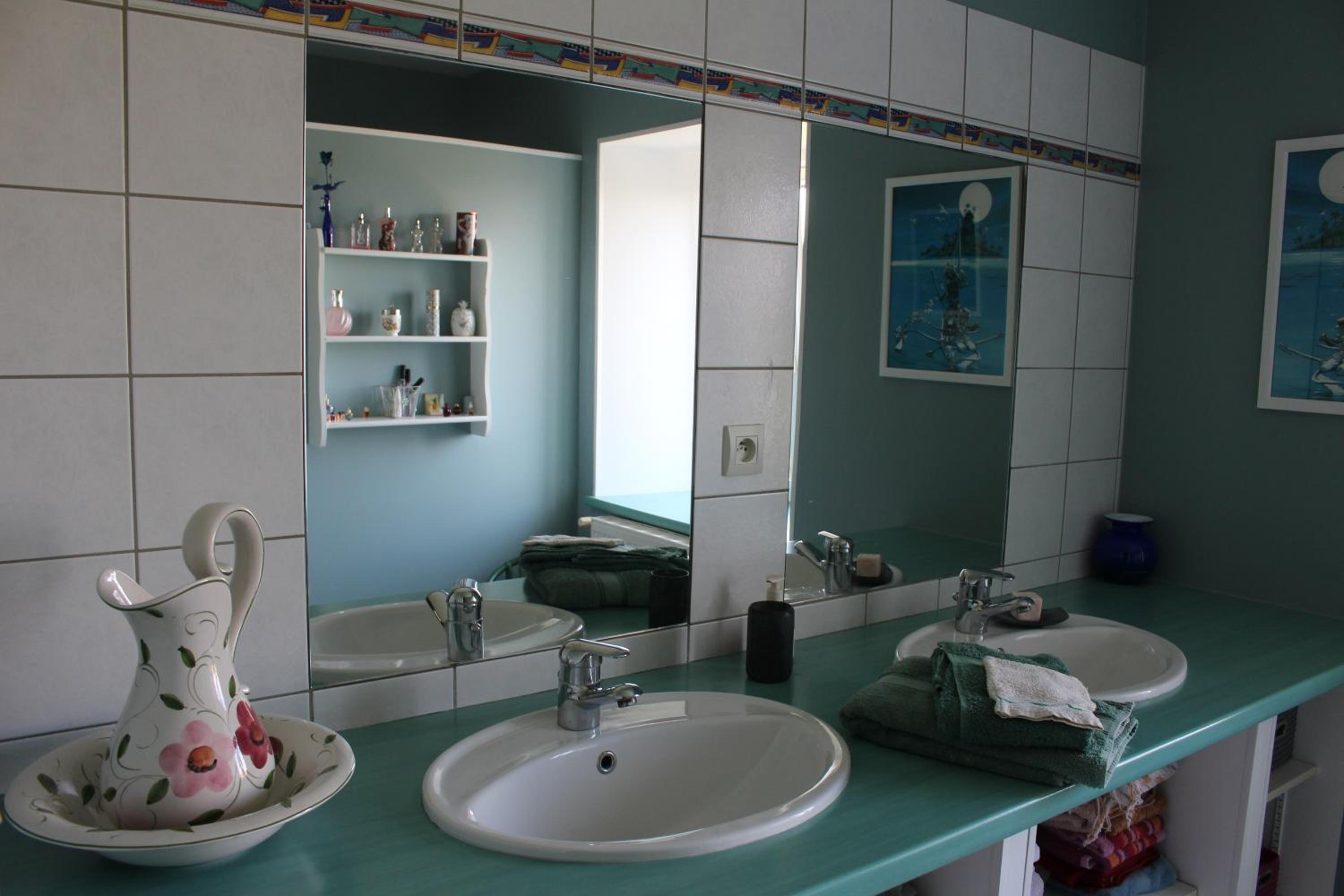 Deluxe Room (2 Adults + 1 Child) photo 3