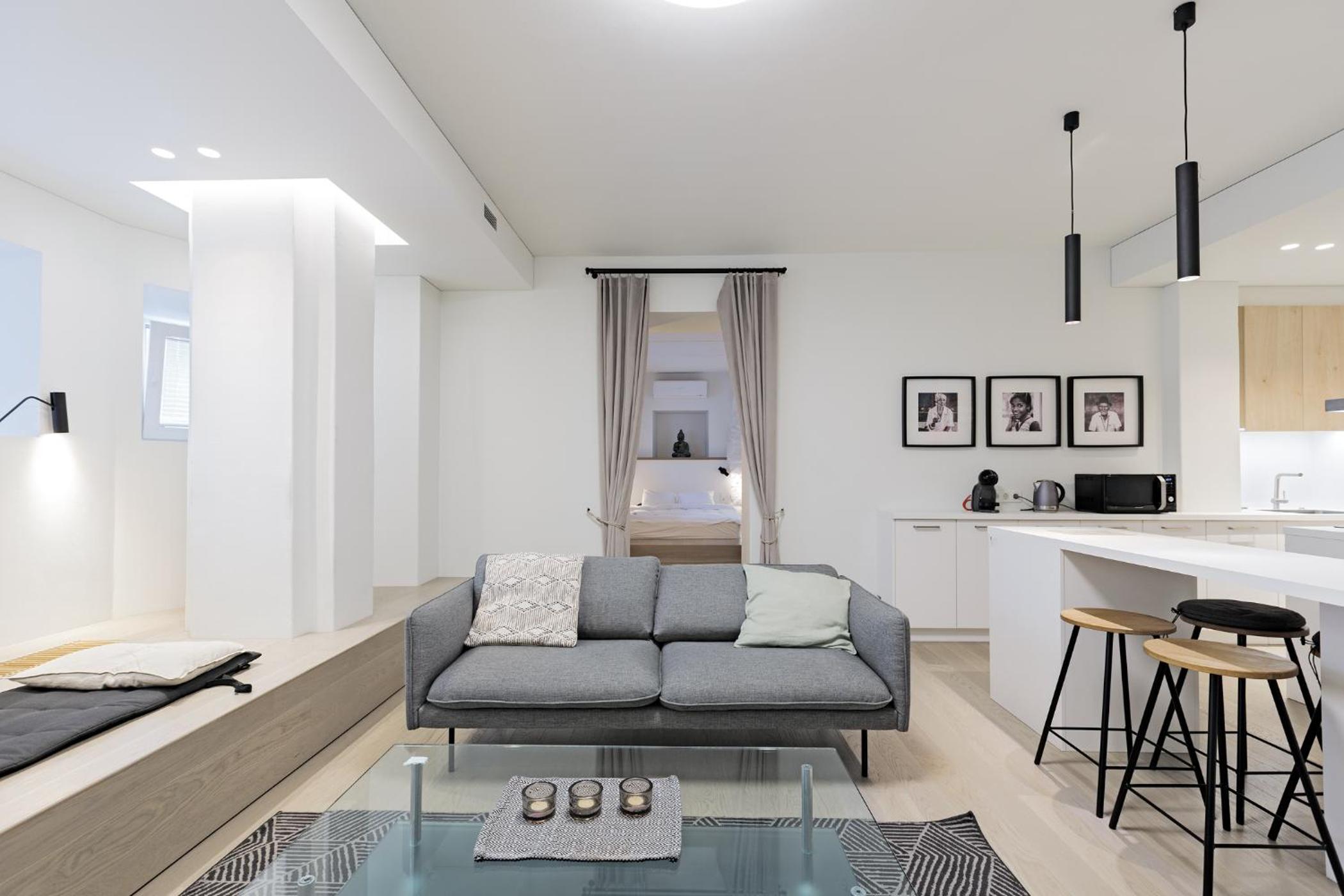 One-Bedroom Apartment - Photo 1
