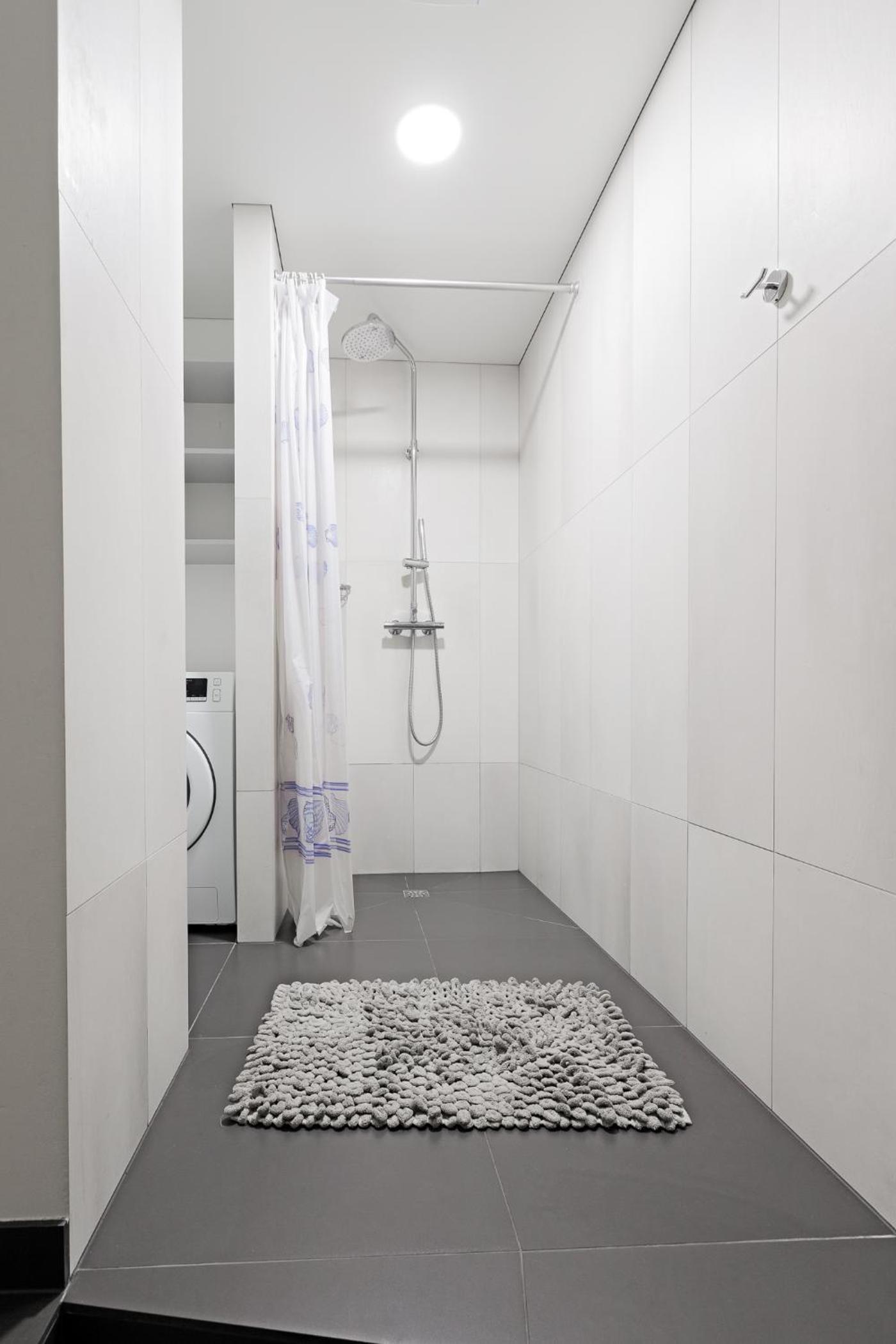 One-Bedroom Apartment - Photo 3