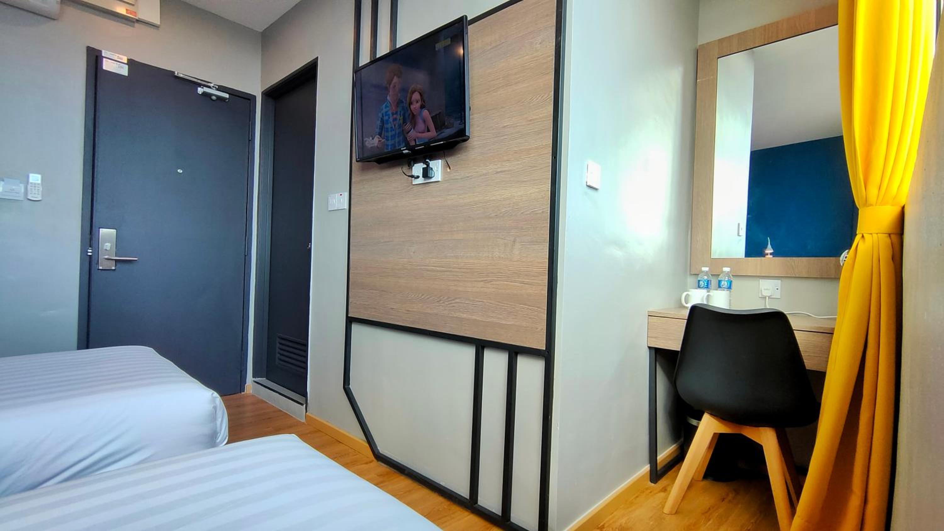 Standard Twin Room - Photo 12