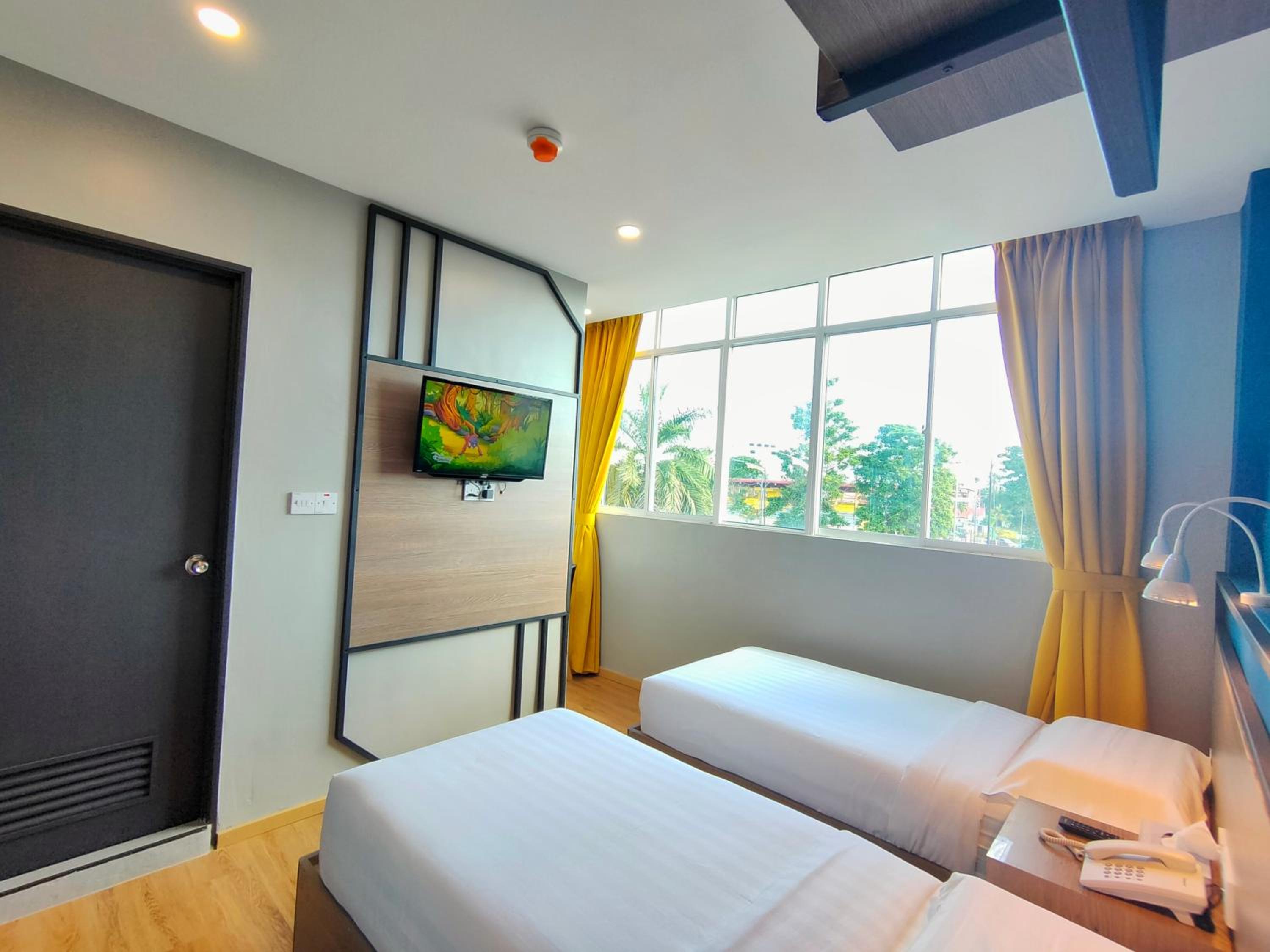 Standard Twin Room - Photo 9