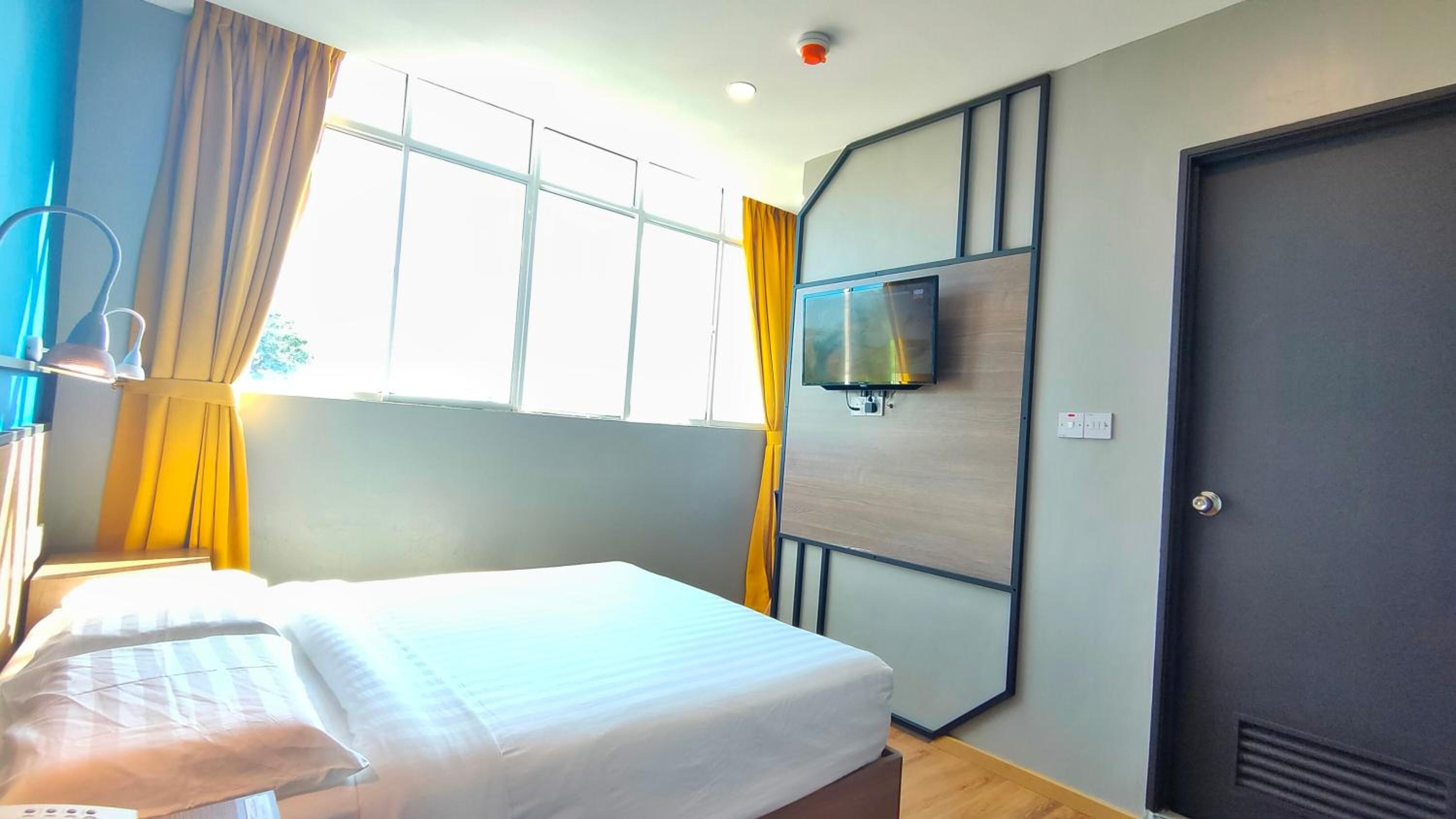 Standard Double Room - Photo 8