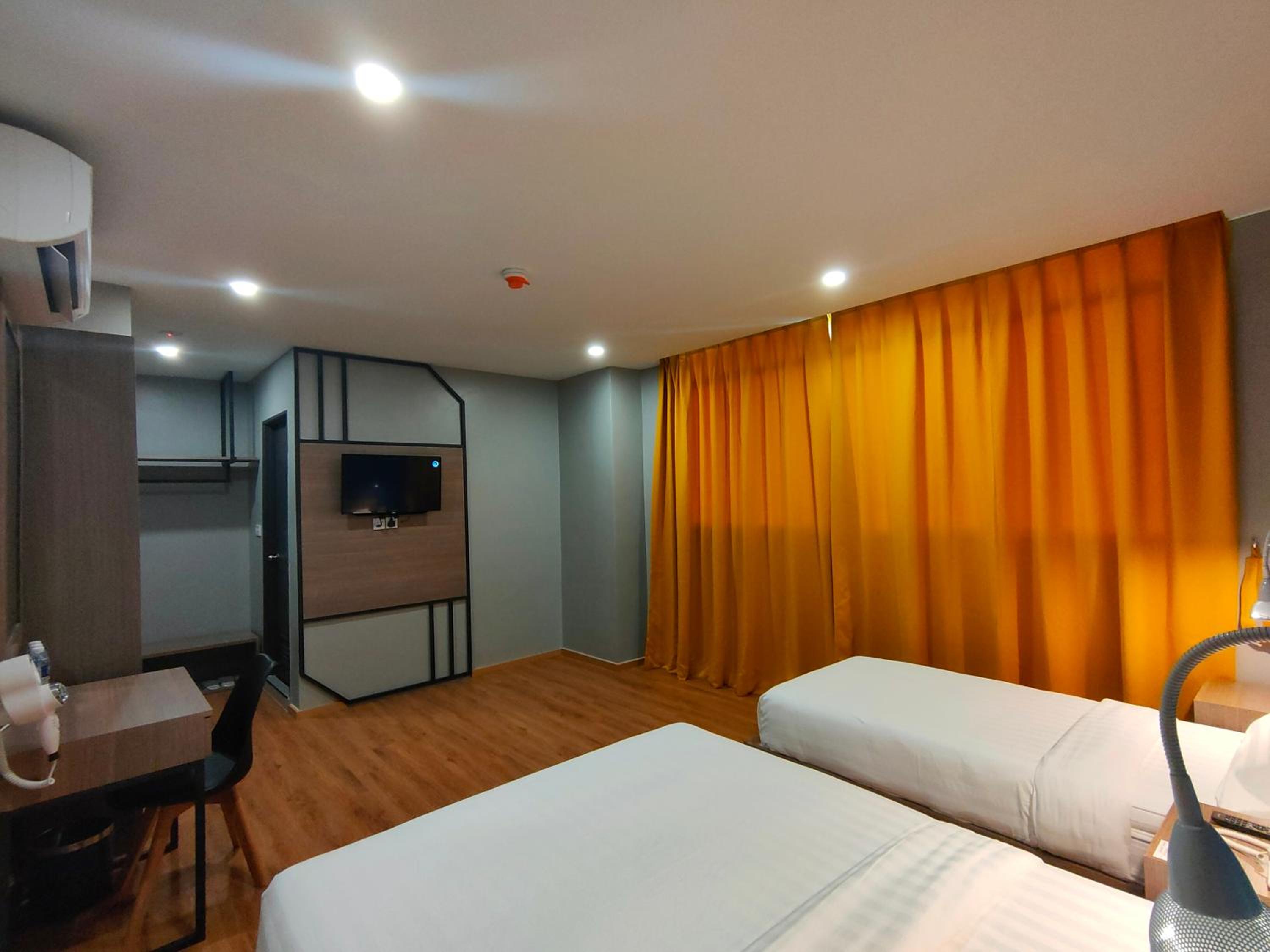 Standard Family Room - Photo 3