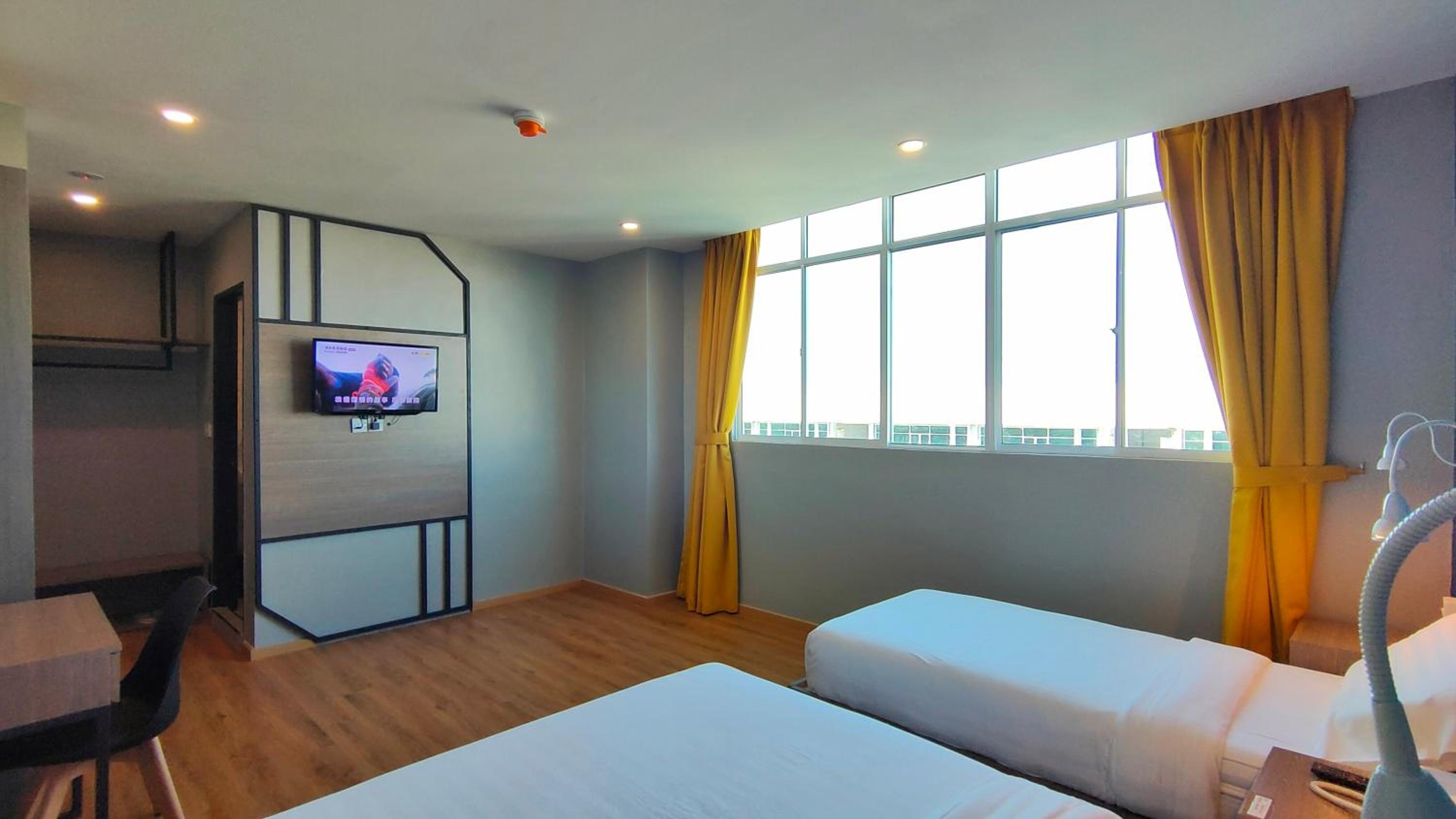 Standard Family Room - Photo 4