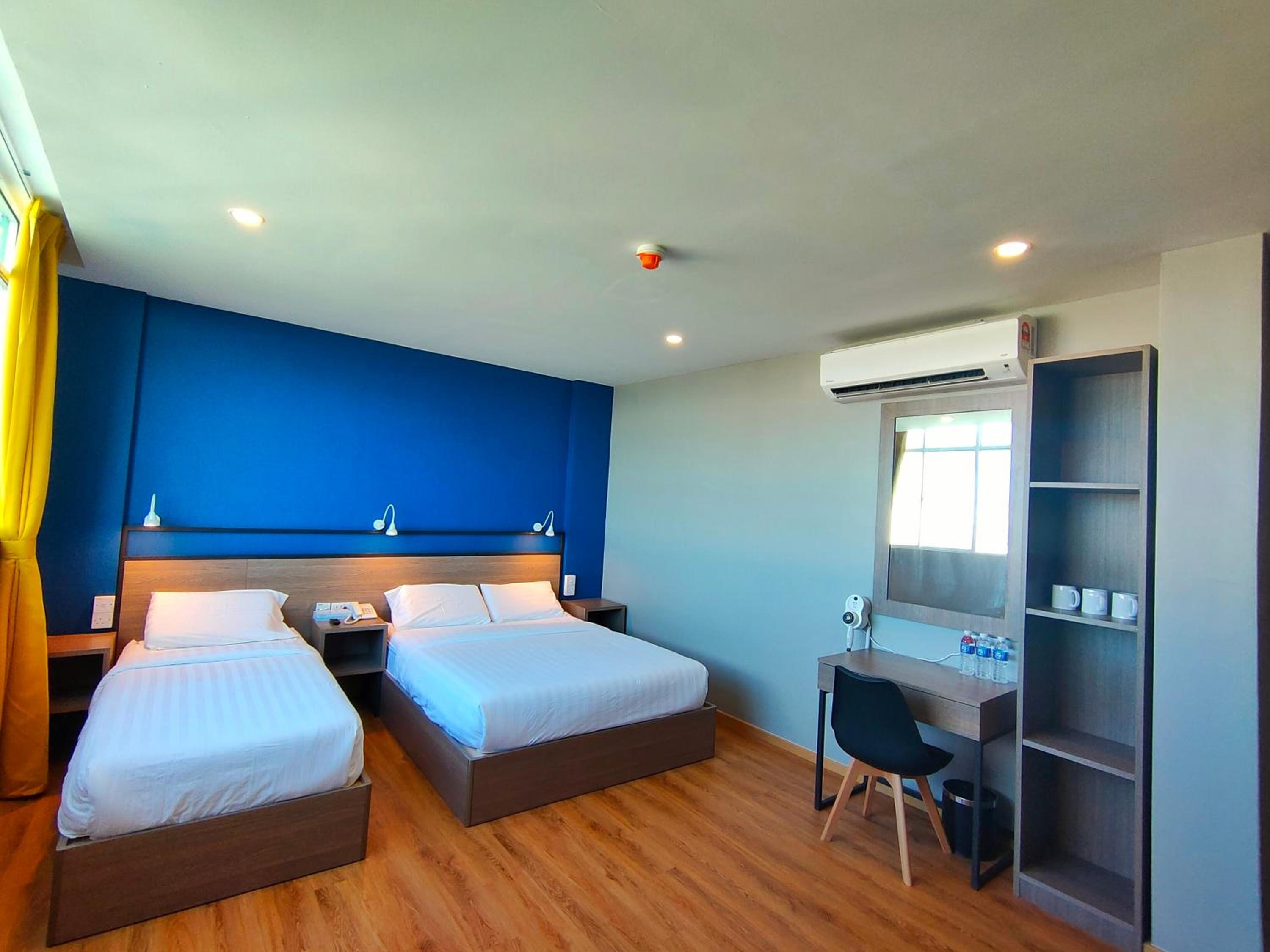 Standard Family Room - Photo 8