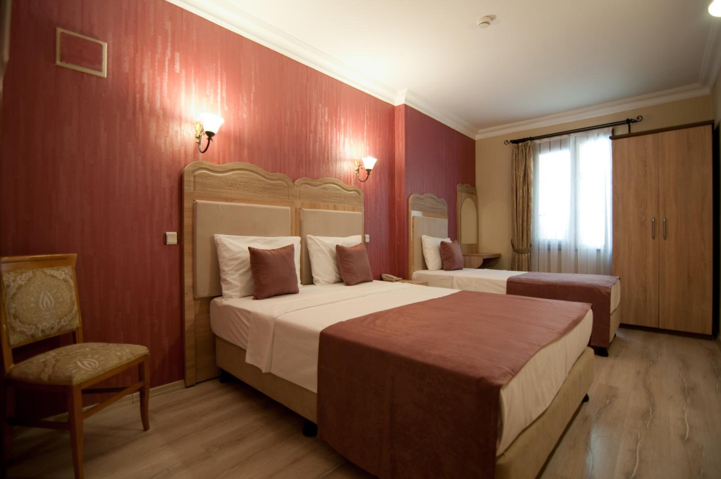 Economy Triple Room photo 1