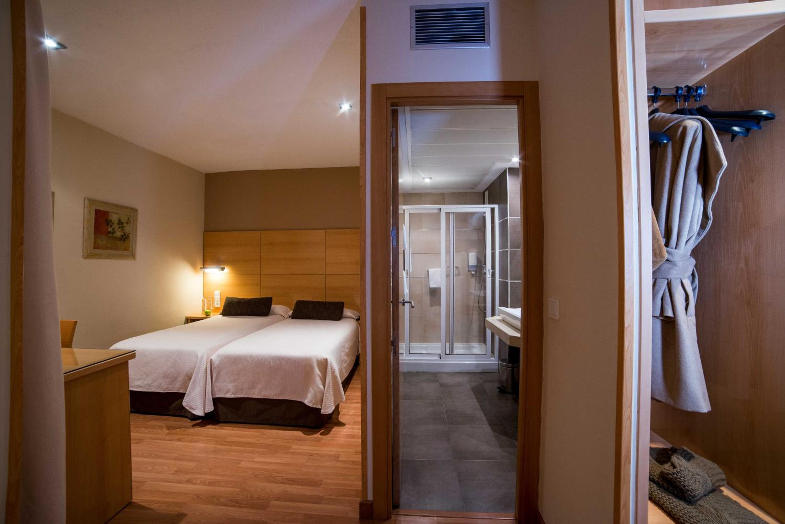 Double Room - Photo 3