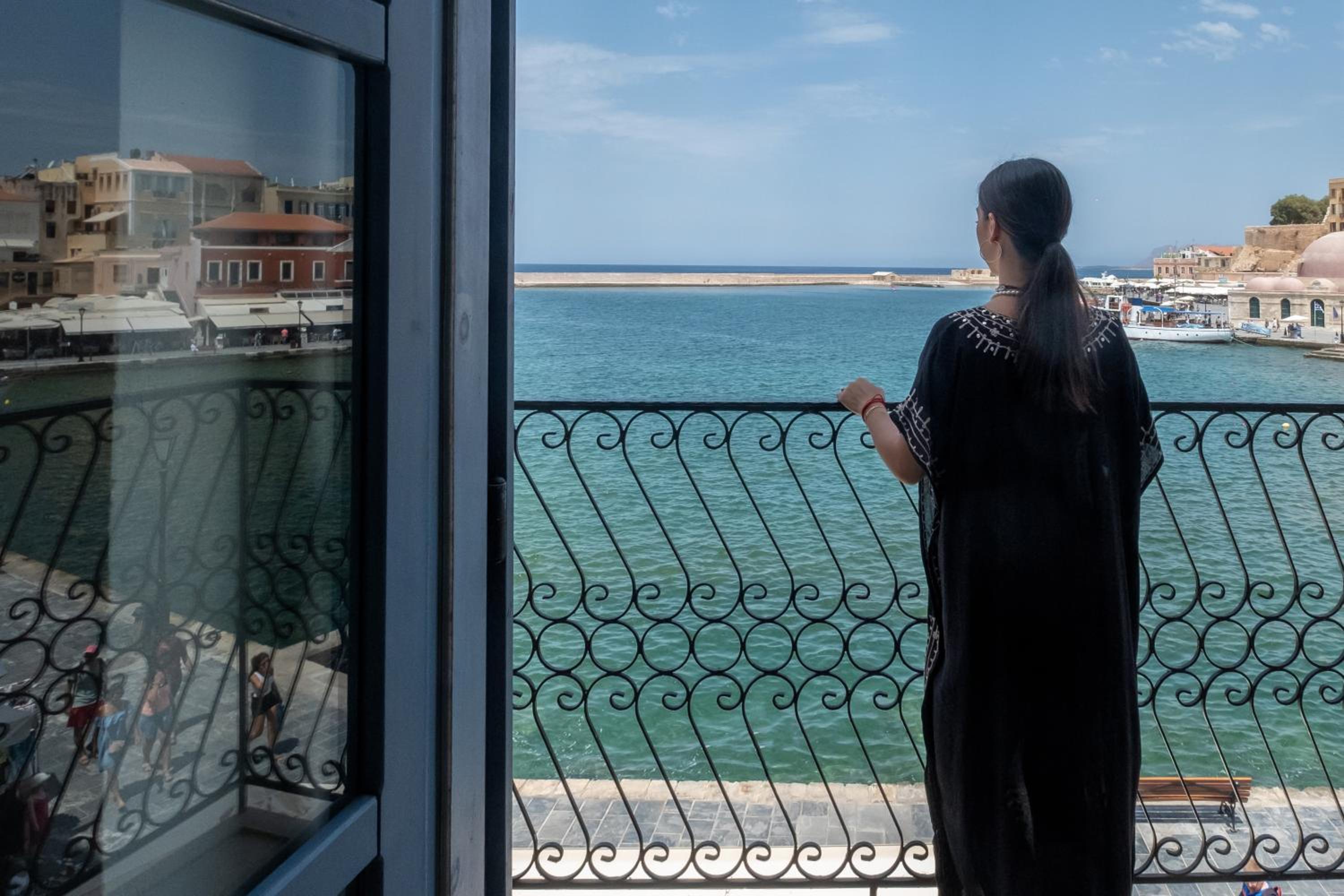 Deluxe room with Sea View and Balcony thumbnail 6