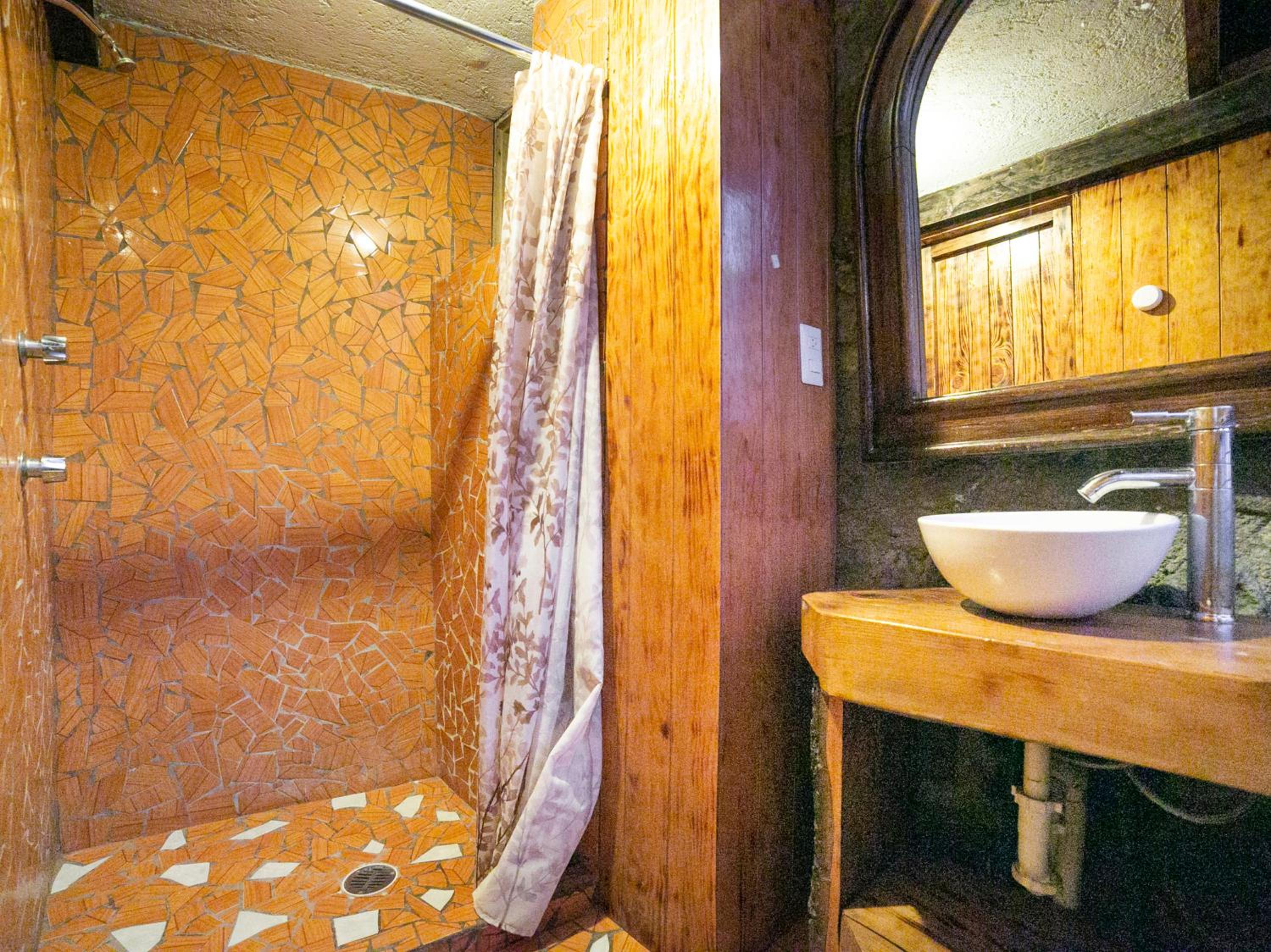 Economy Double Room - Photo 8