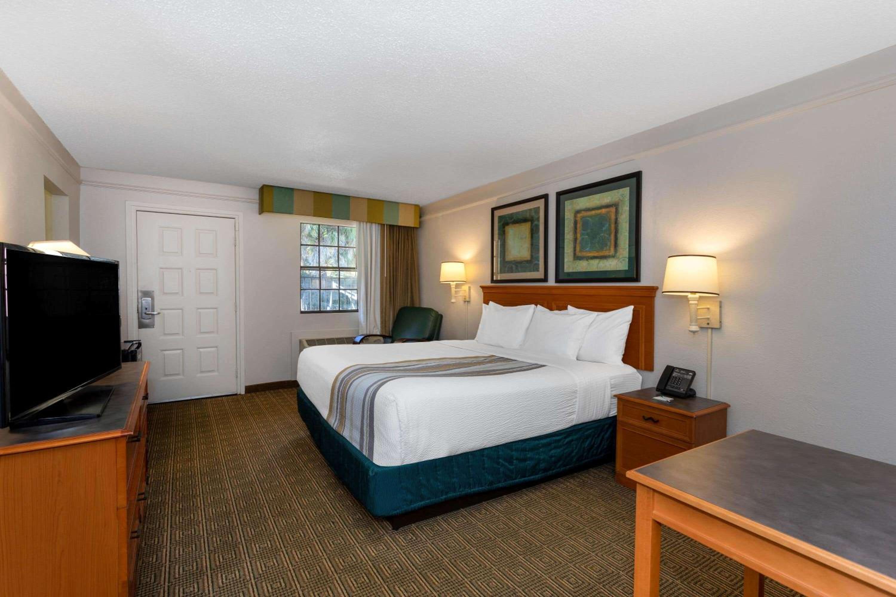 King Room - Non-Smoking photo 1