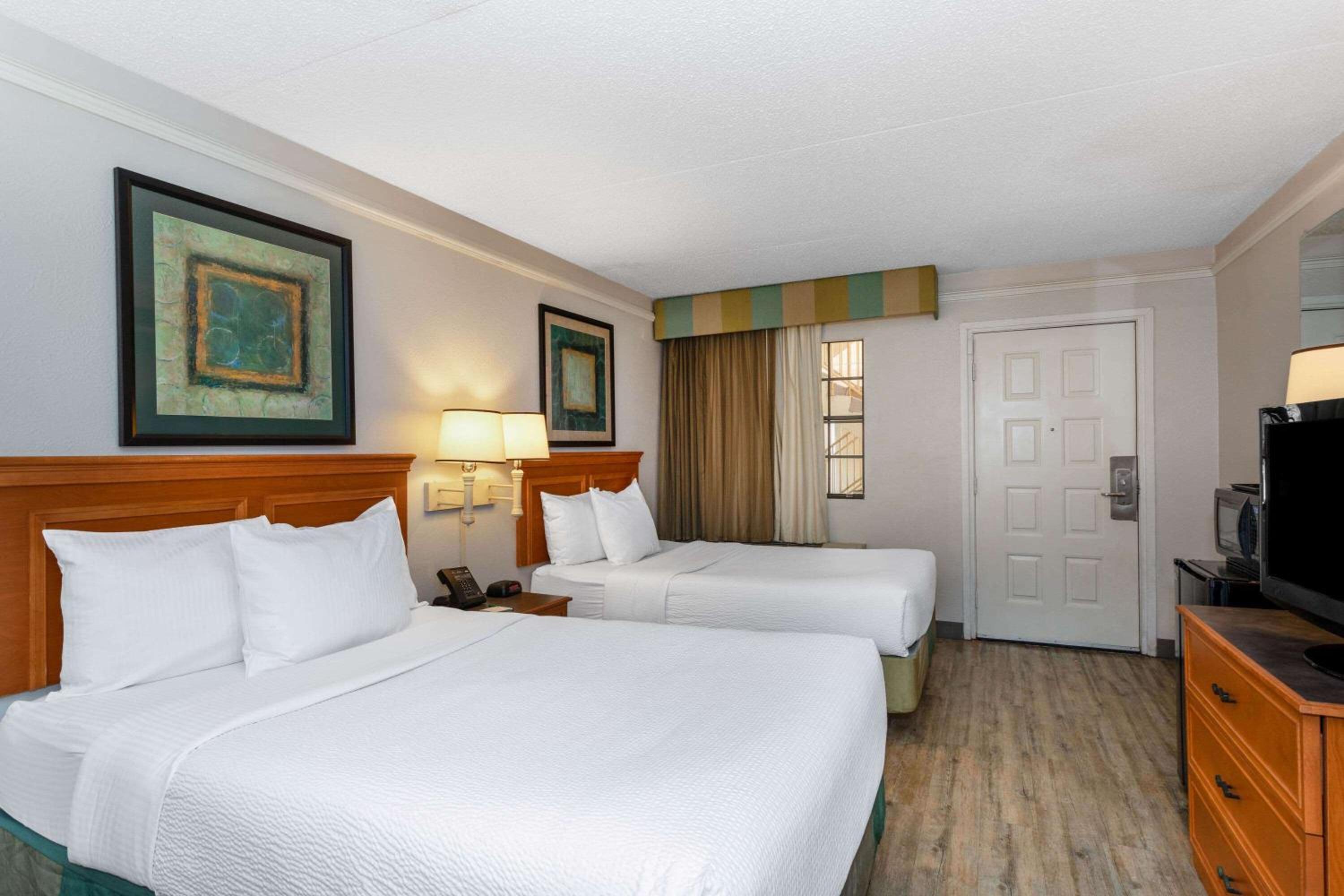 Deluxe Double Room with Two Double Beds - Non-Smoking photo 1