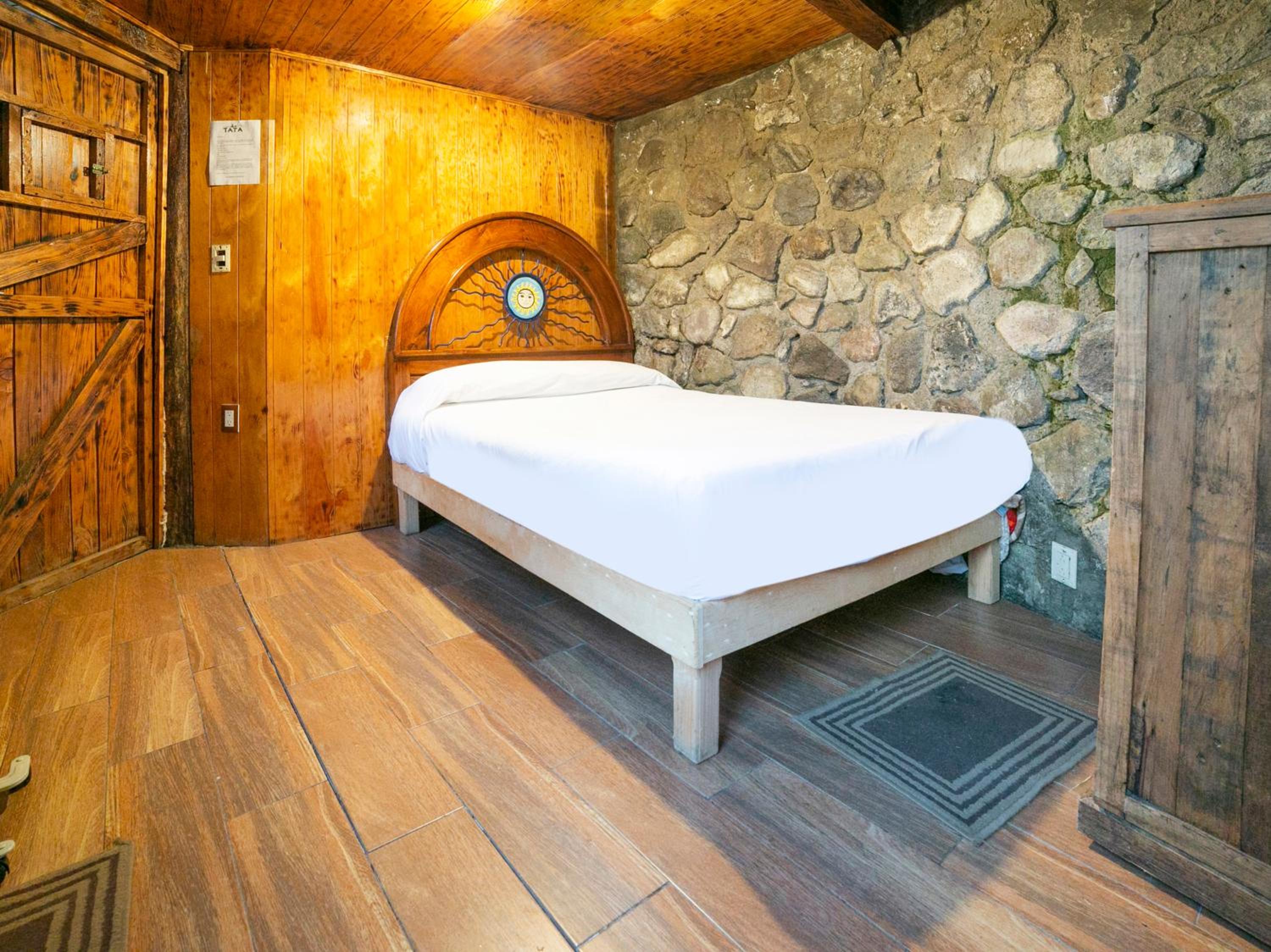 Economy Double Room - Photo 10