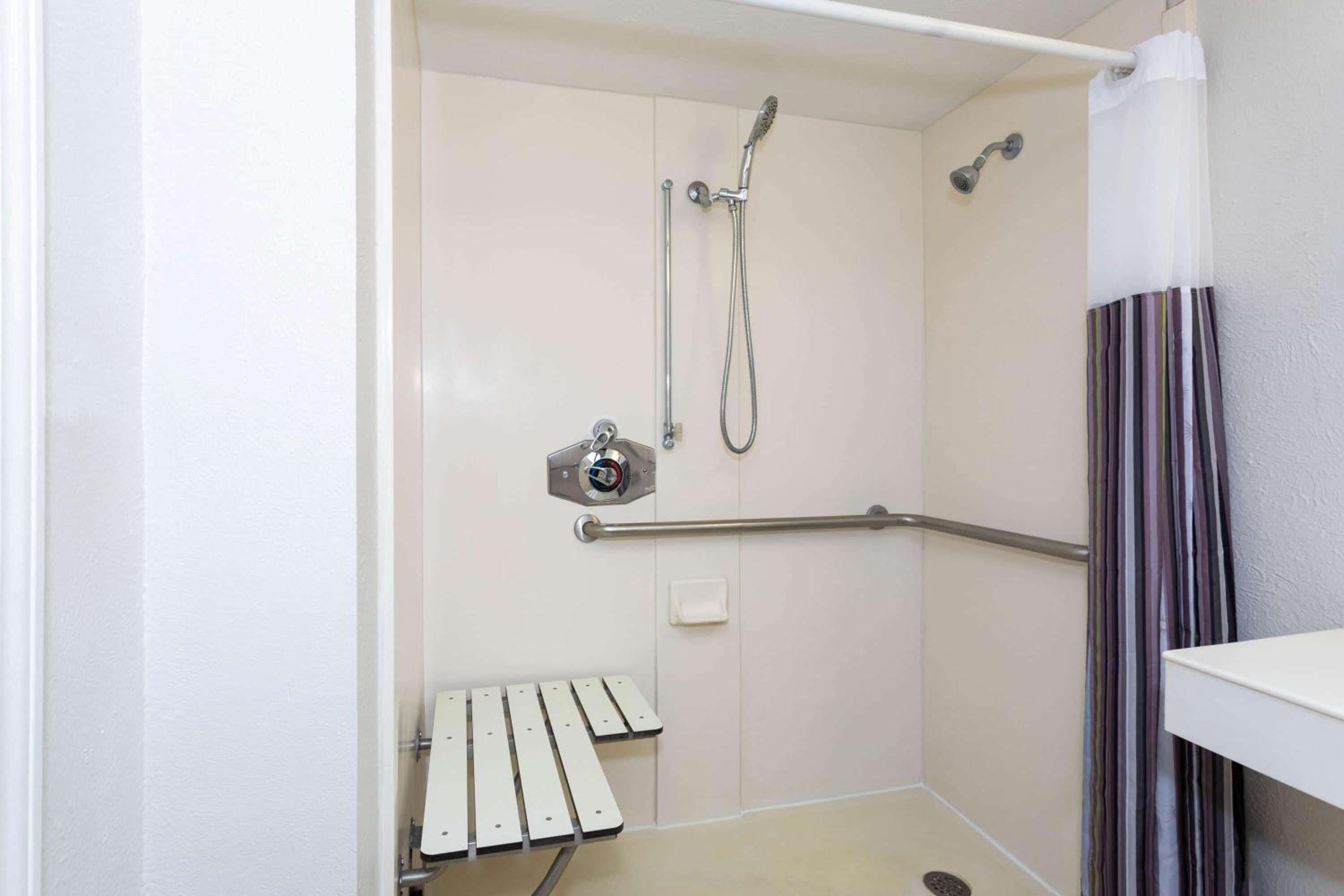 Double Room with Two Double Beds and Mobility/Hearing Impaired Access - Non-Smoking photo 2