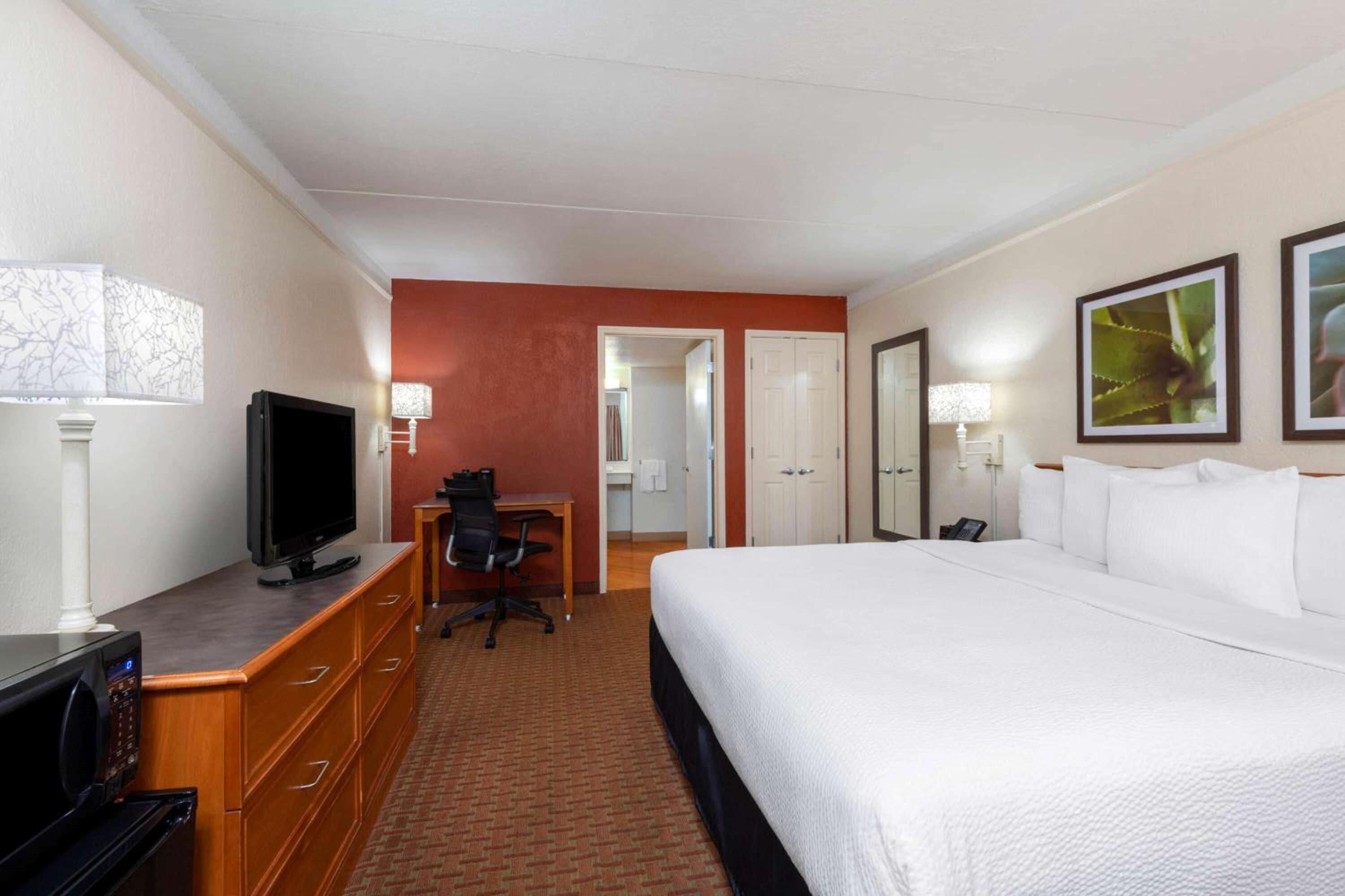 King Room - Disability Access - Photo 4