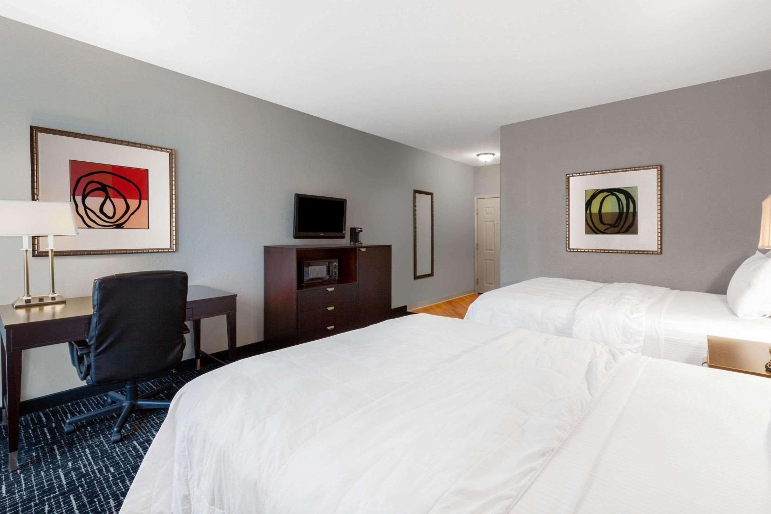 Deluxe Double Room with Two Double Beds - Photo 3