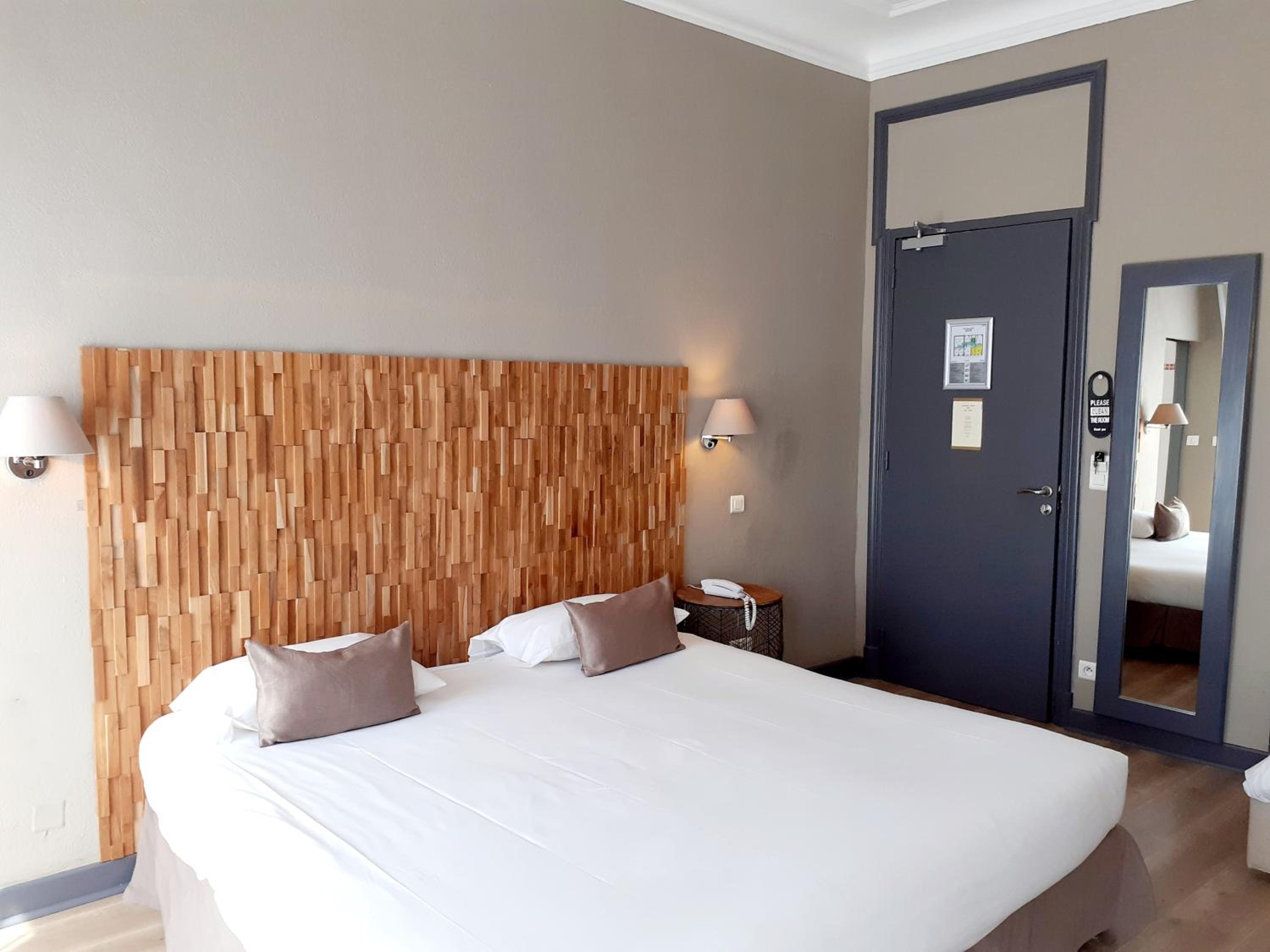 Junior Suite with Balcony - Photo 1
