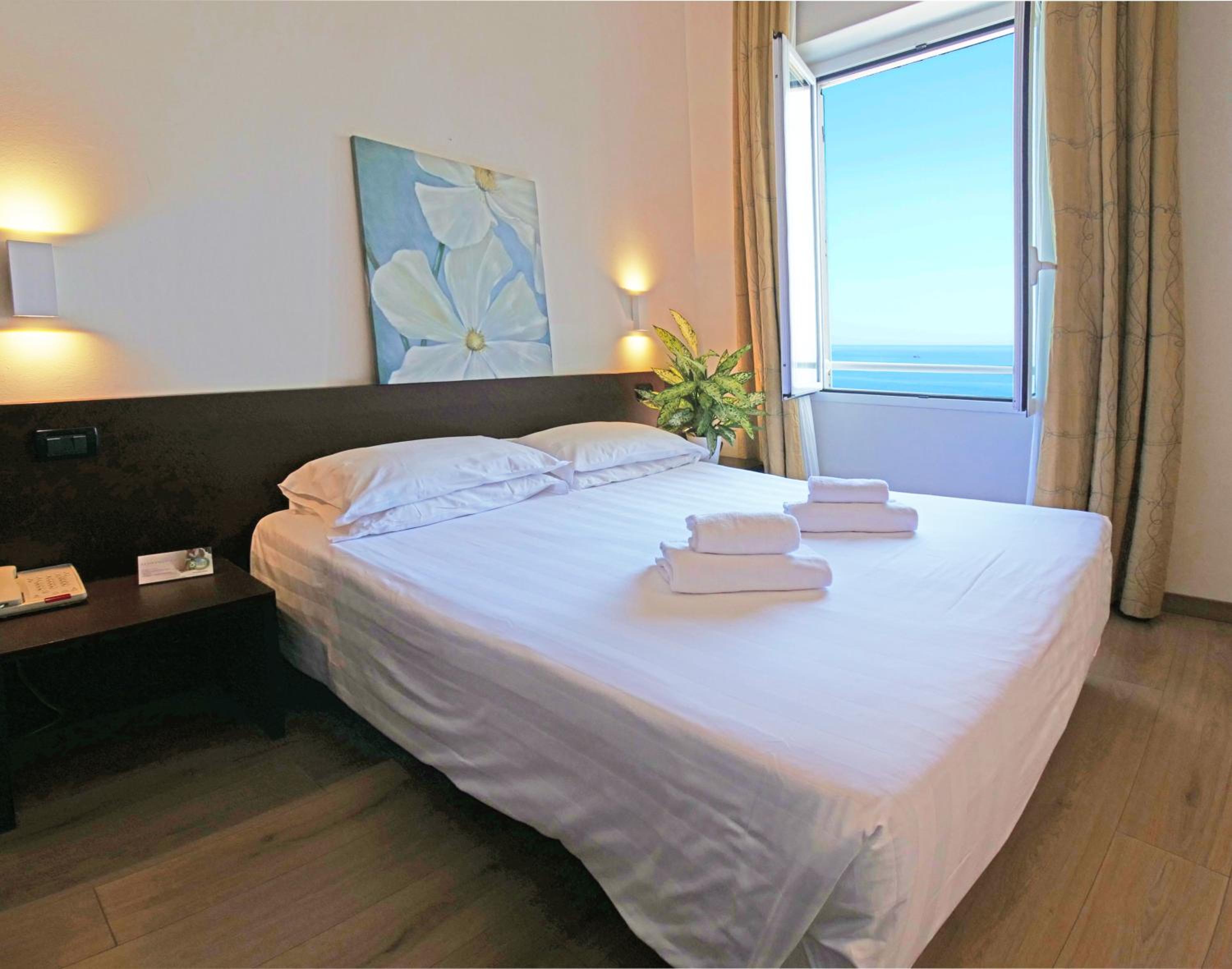 Standard Double or Twin Room - Photo 1