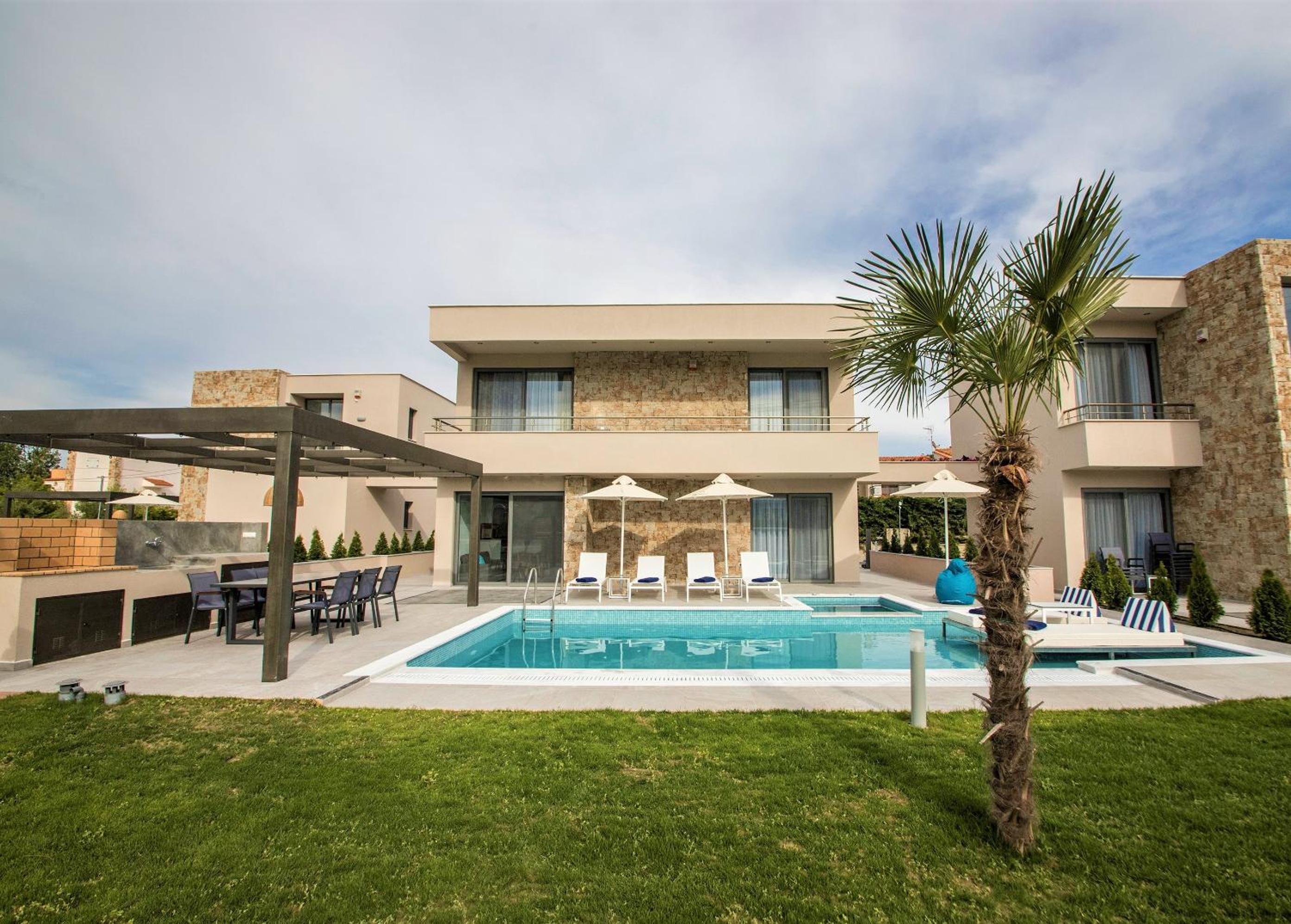 Three-Bedroom Villa photo 3