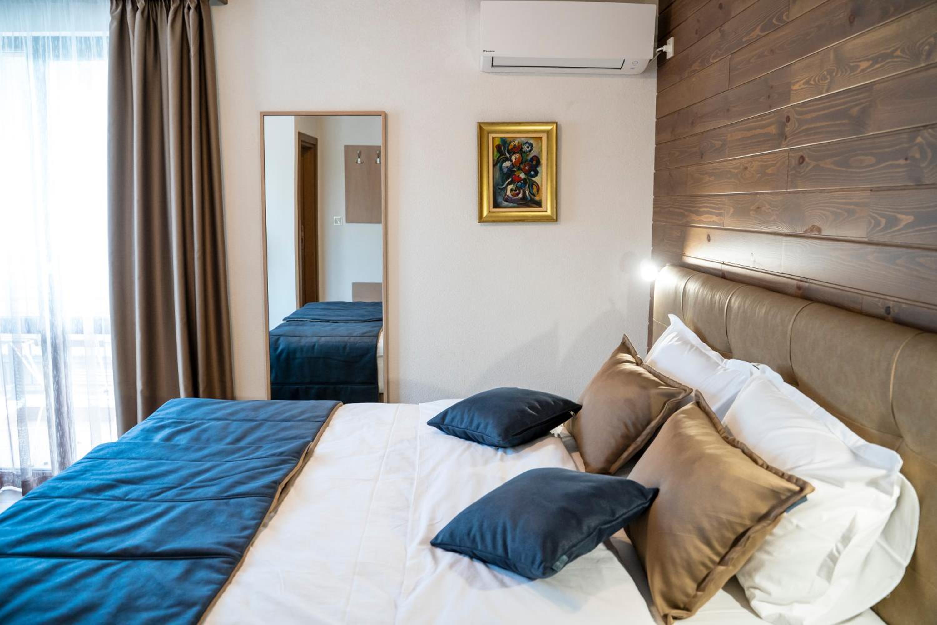 Double Room - Photo 14