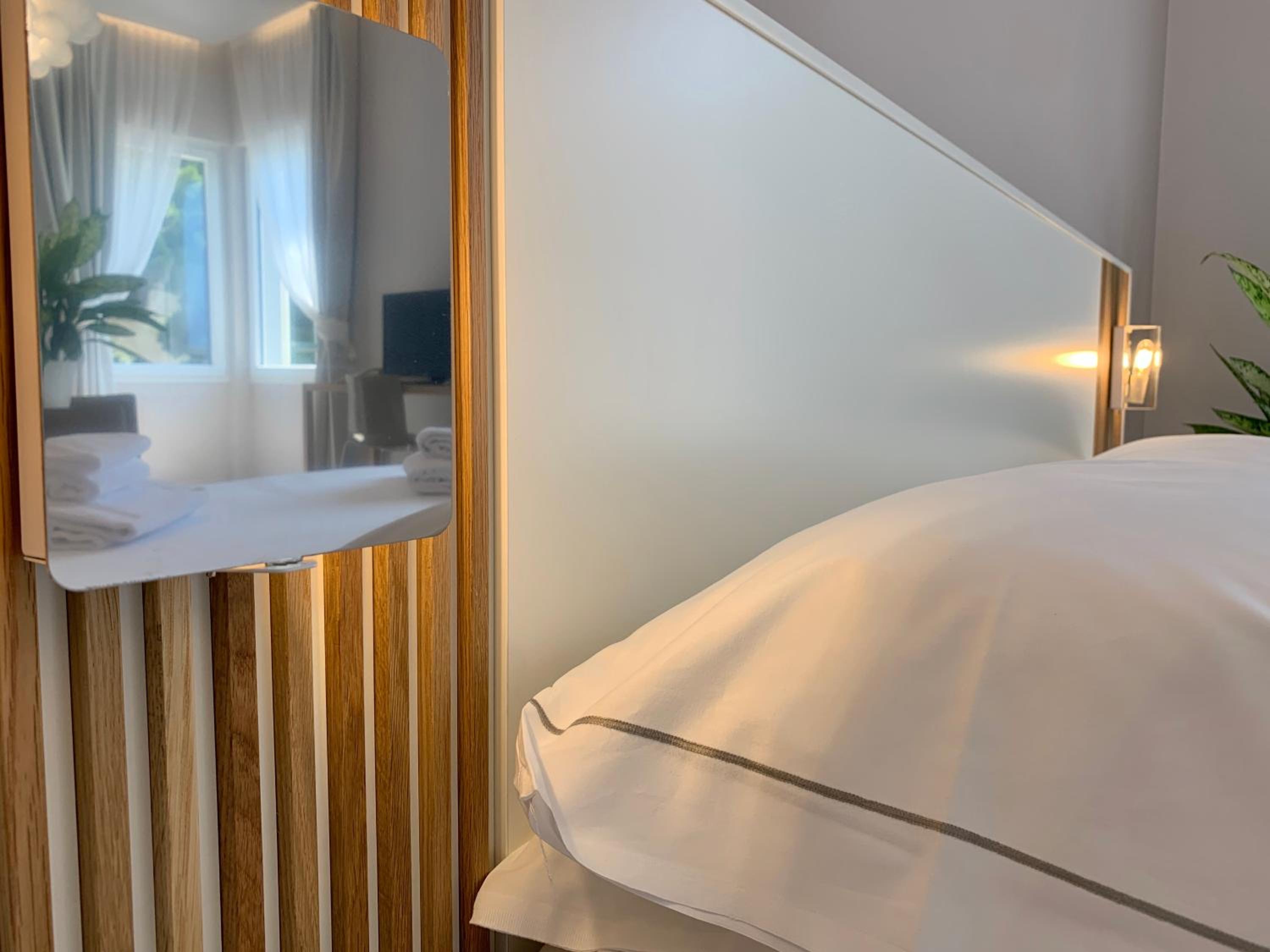Junior Suite with Balcony and Sea View - Photo 20
