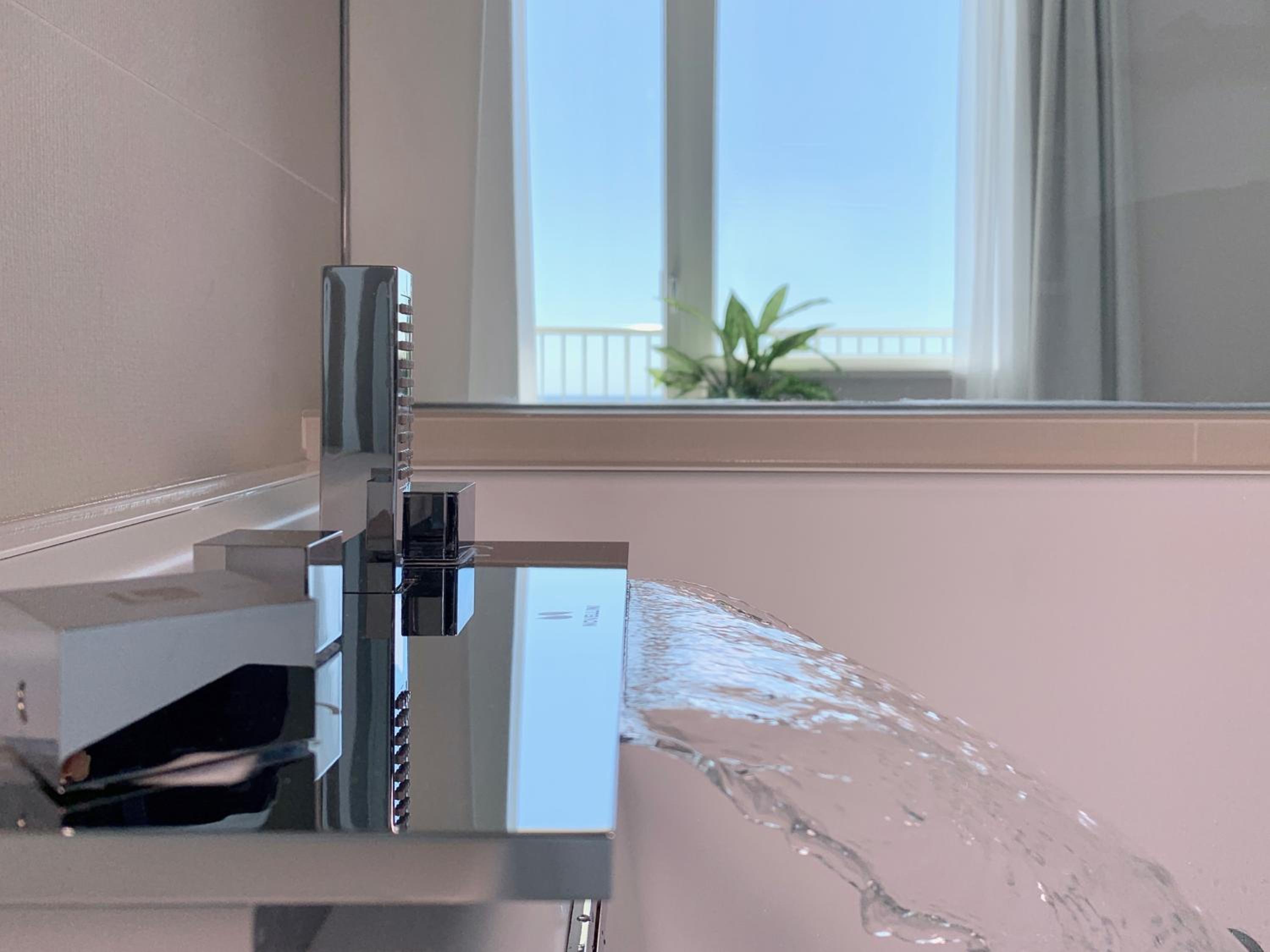 Junior Suite with Balcony and Sea View - Photo 3