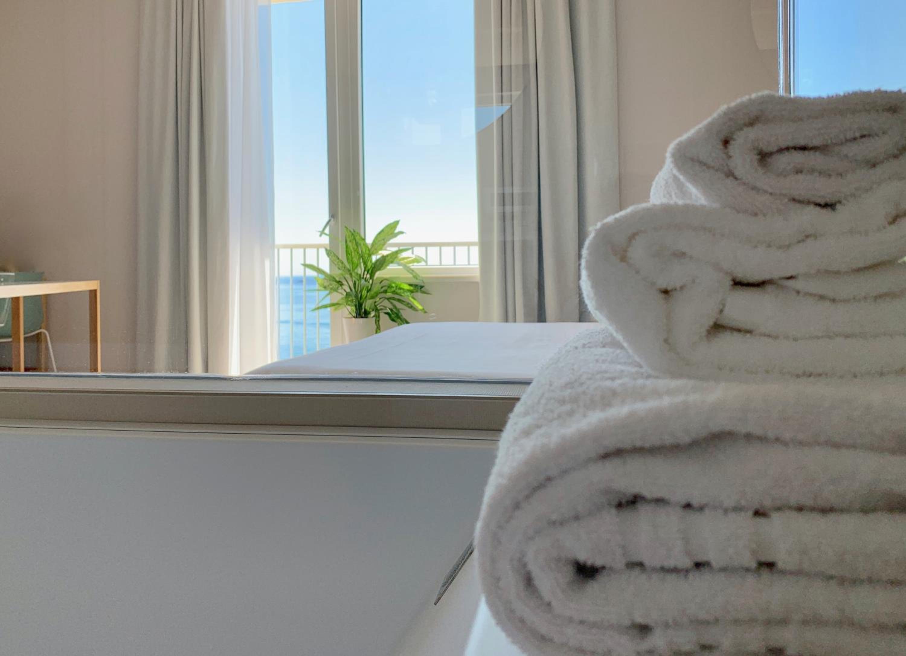 Junior Suite with Balcony and Sea View - Photo 15