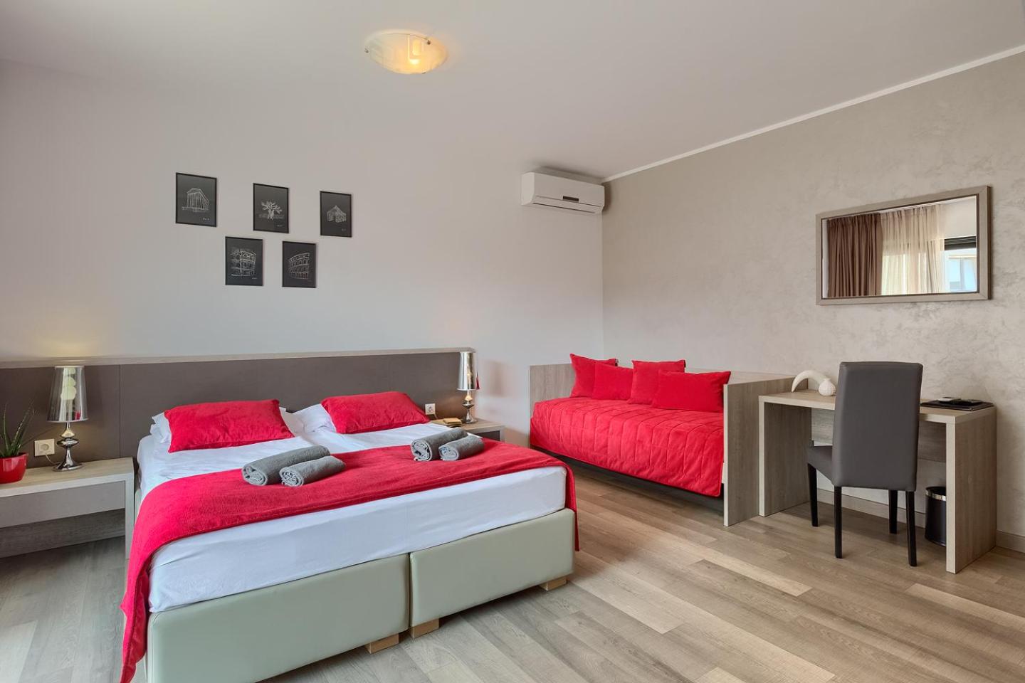 Triple Room with Balcony photo 1