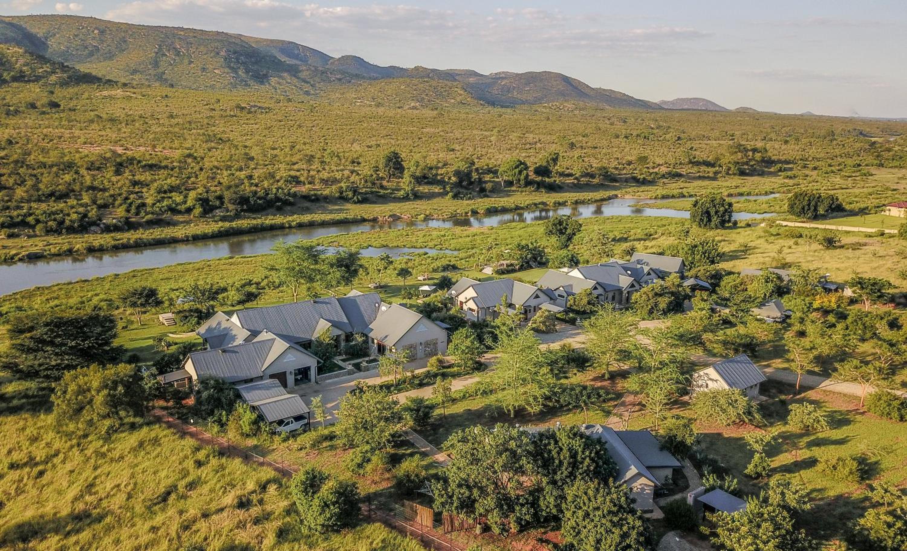 Shingwedzi Luxury Family Suite - Private Garden & Partial River View photo 3