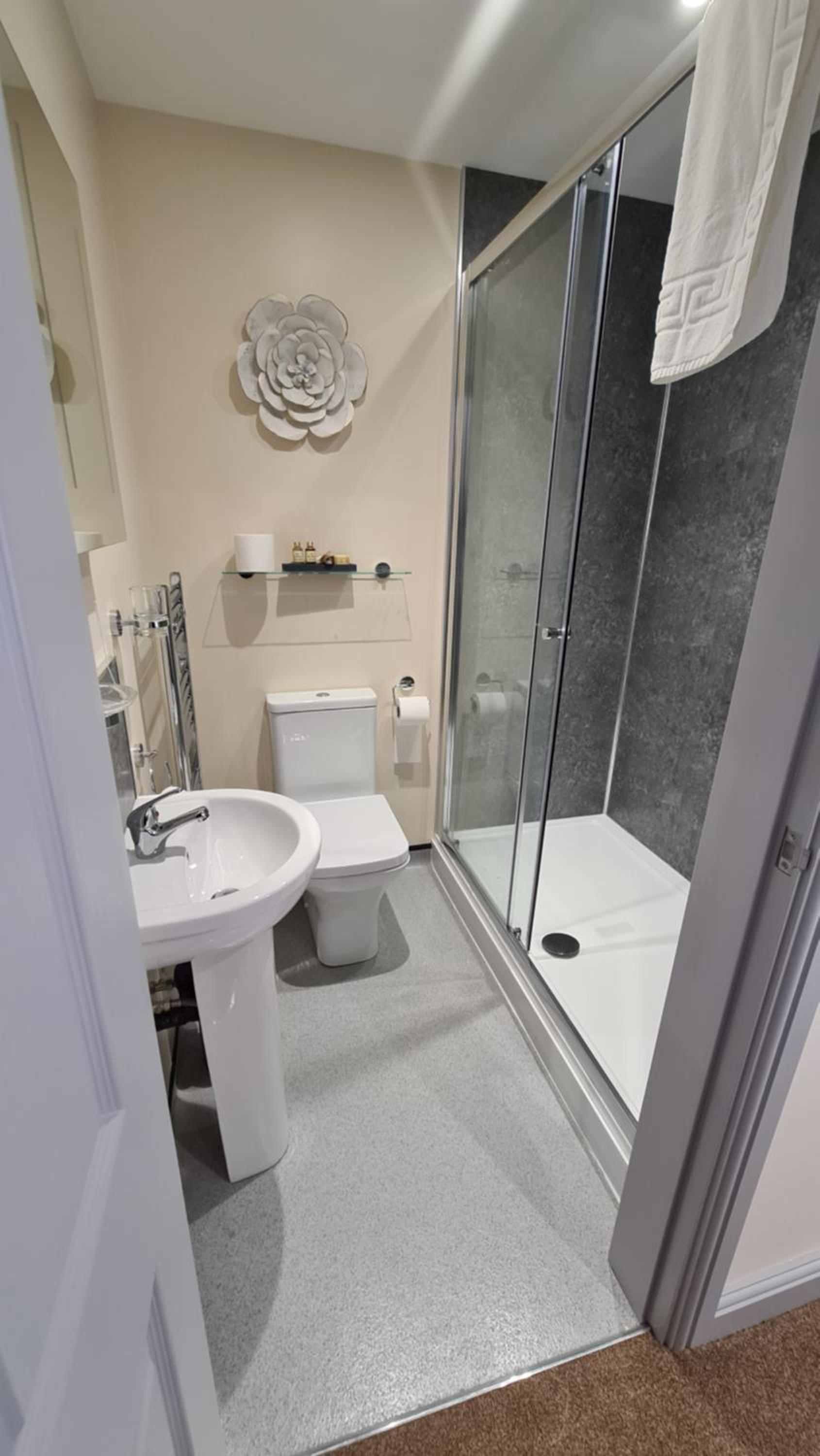 Double Room - Photo 6