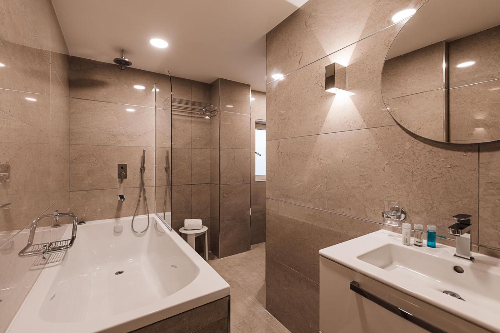Standard Double or Twin Room - Photo 21