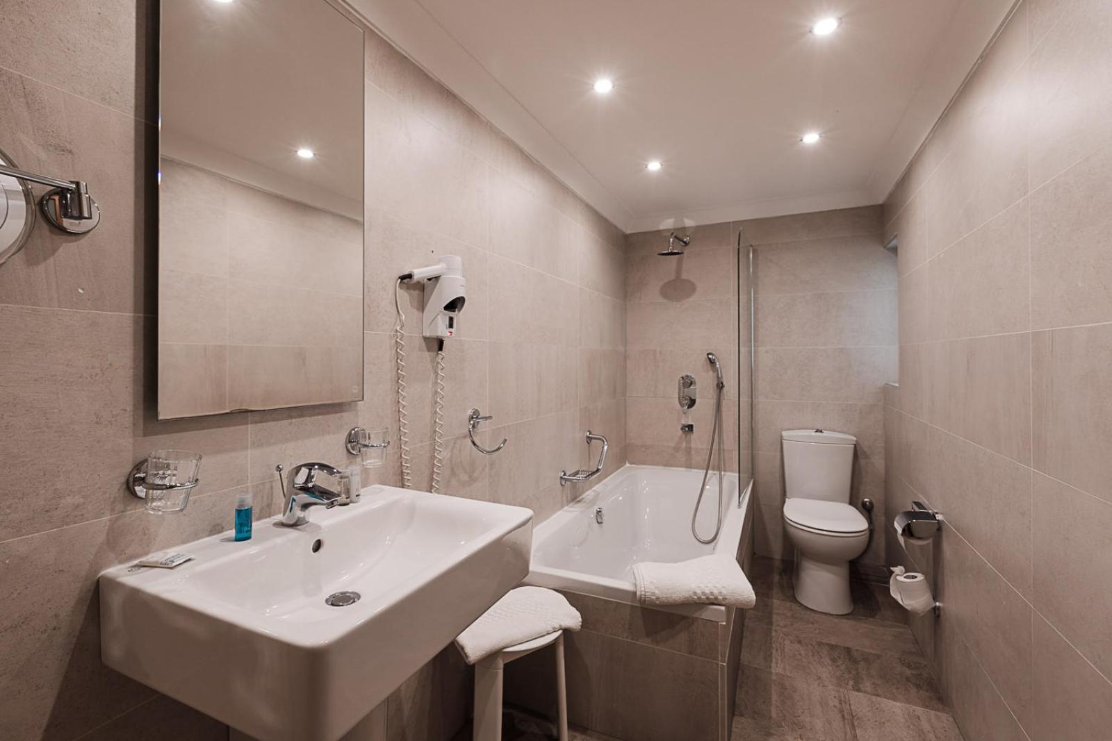 Standard Double or Twin Room - Photo 24