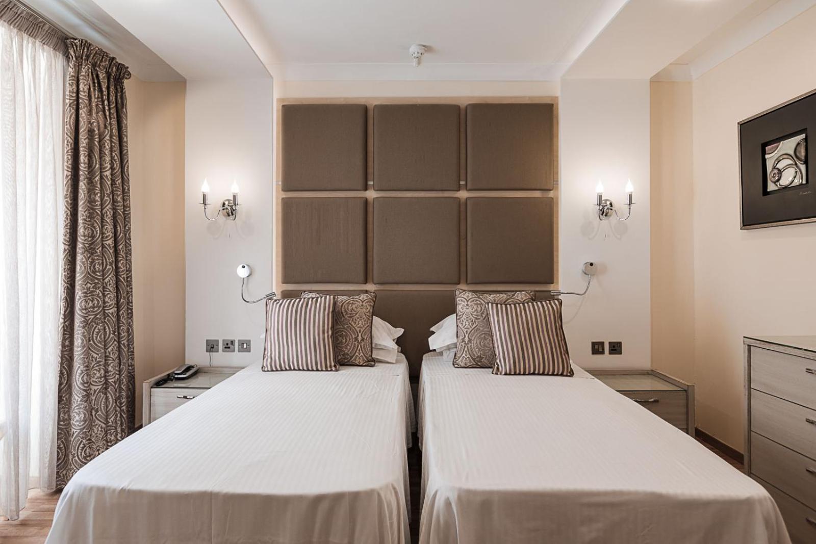 Standard Double or Twin Room - Photo 19