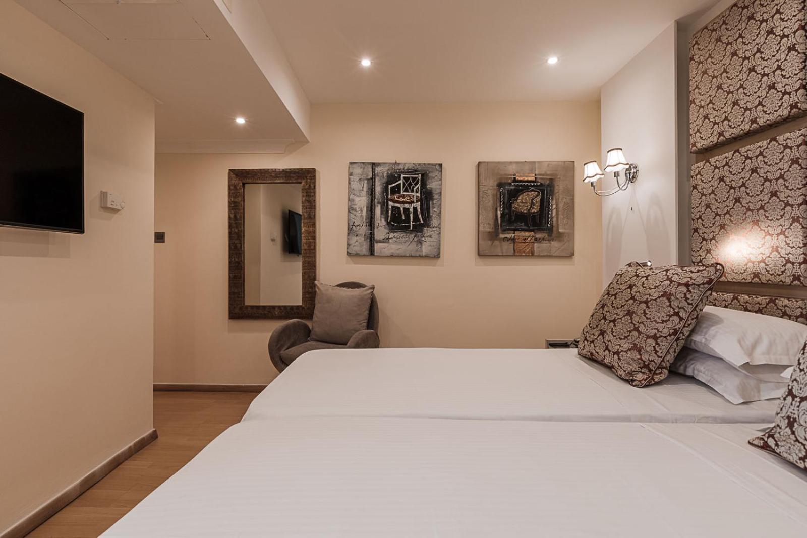 Standard Double or Twin Room - Photo 4