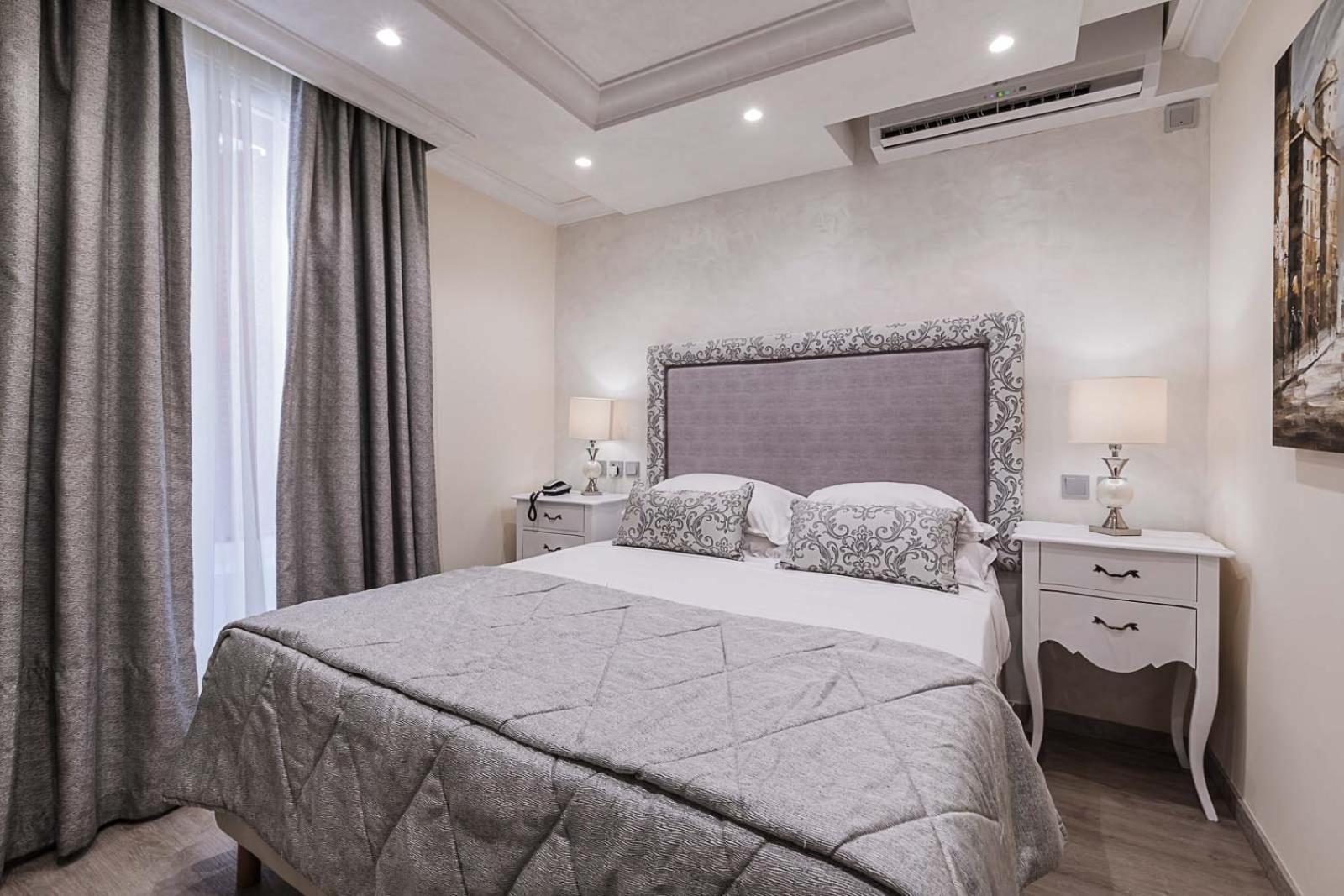 Standard Double or Twin Room - Photo 27