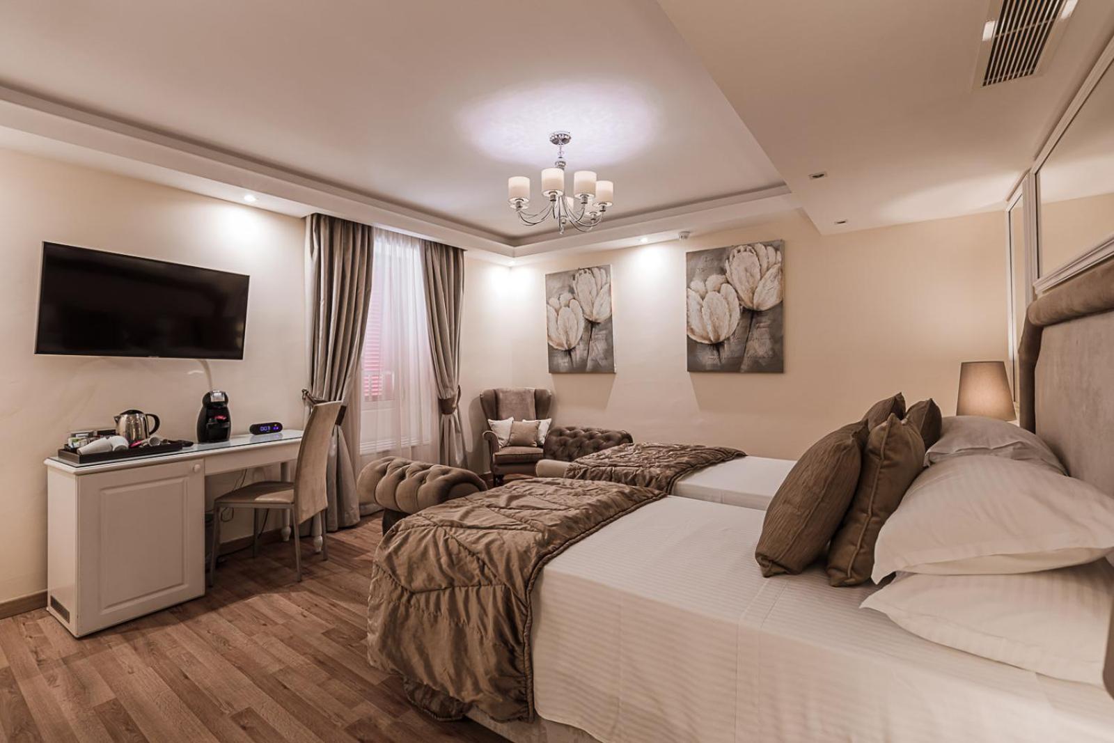 Standard Double or Twin Room - Photo 13
