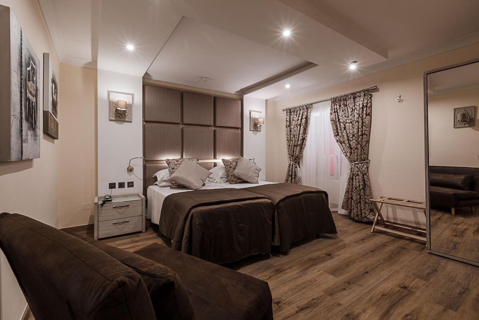 Standard Double or Twin Room - Photo 6